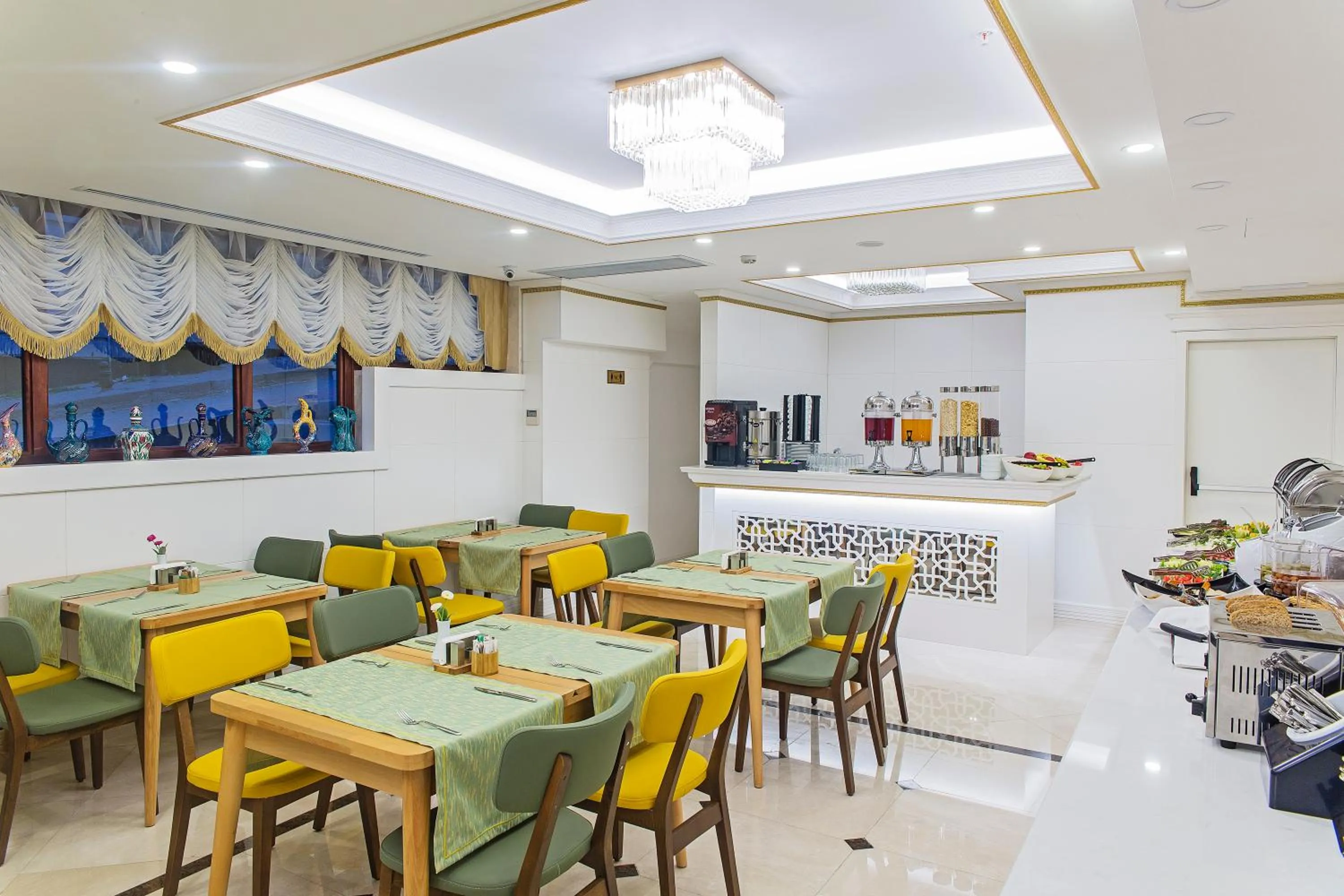 Restaurant/places to eat in Grand Naki Hotel