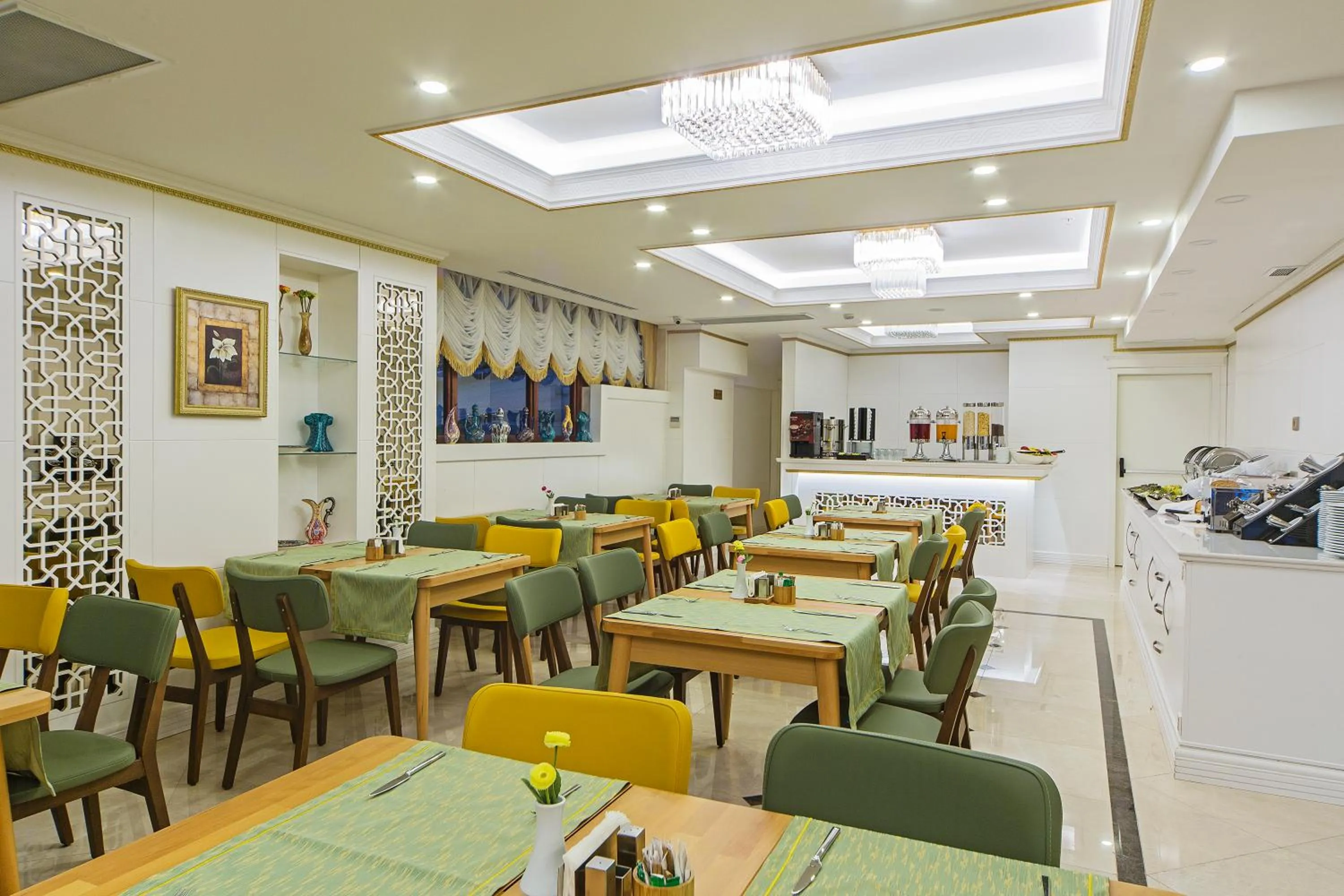 Restaurant/places to eat in Grand Naki Hotel