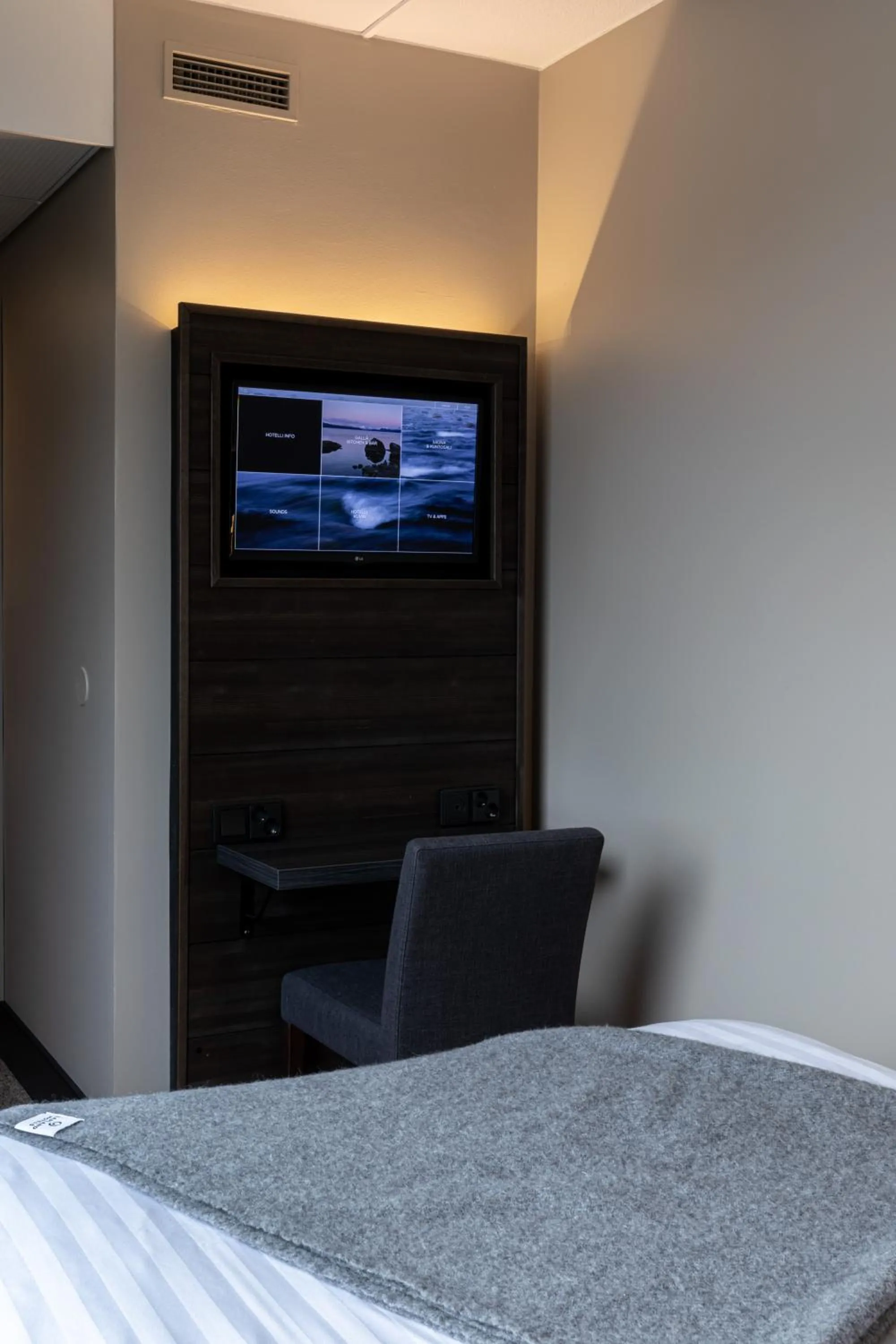 TV and multimedia, Bed in Lapland Hotels Kuopio
