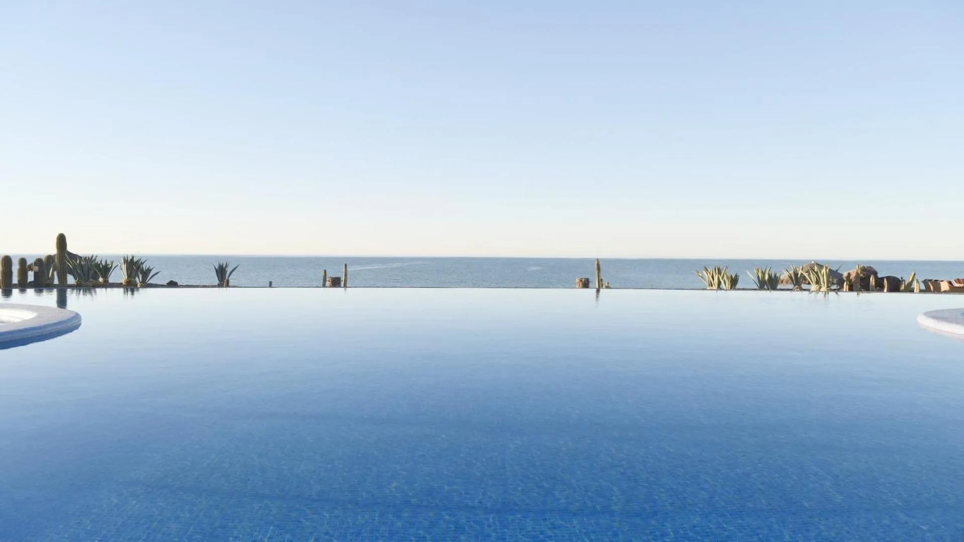 Swimming pool in Encanto Living Penthouse by Kivoya