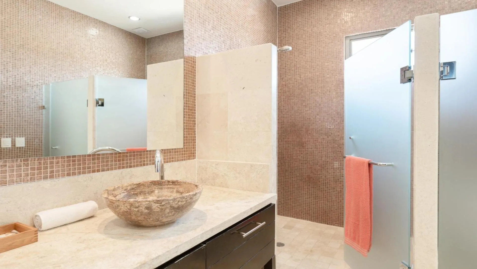 Bathroom in Encanto Living Penthouse by Kivoya