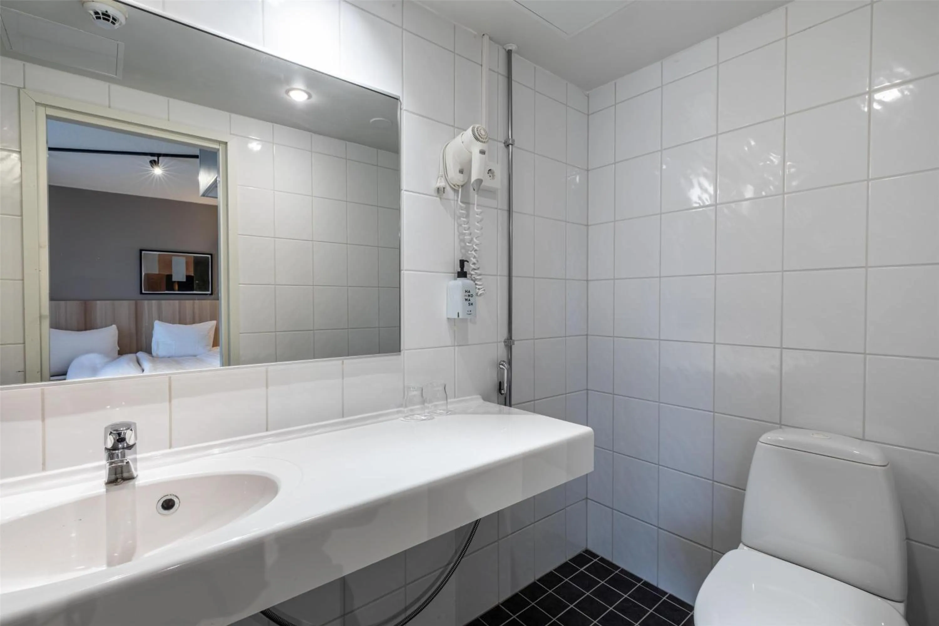 Bathroom in Scandic Laajavuori