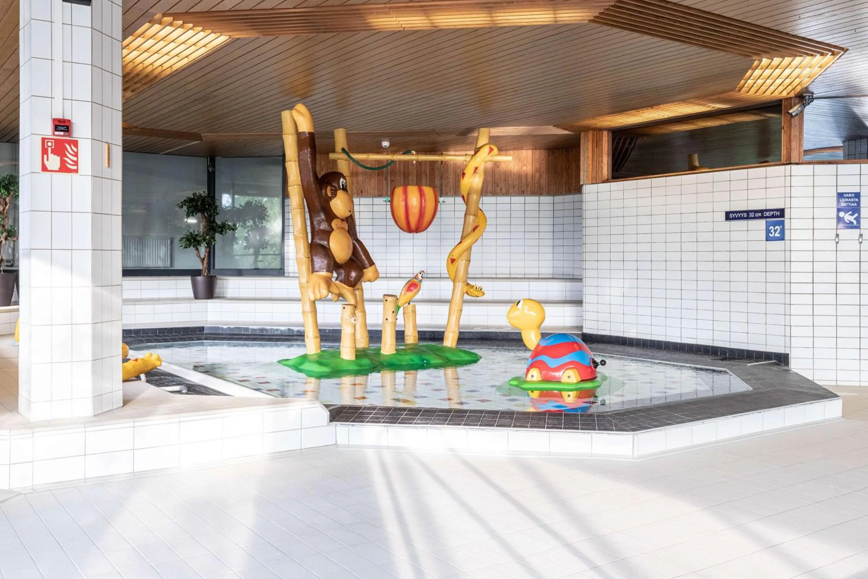 Pool view in Scandic Laajavuori