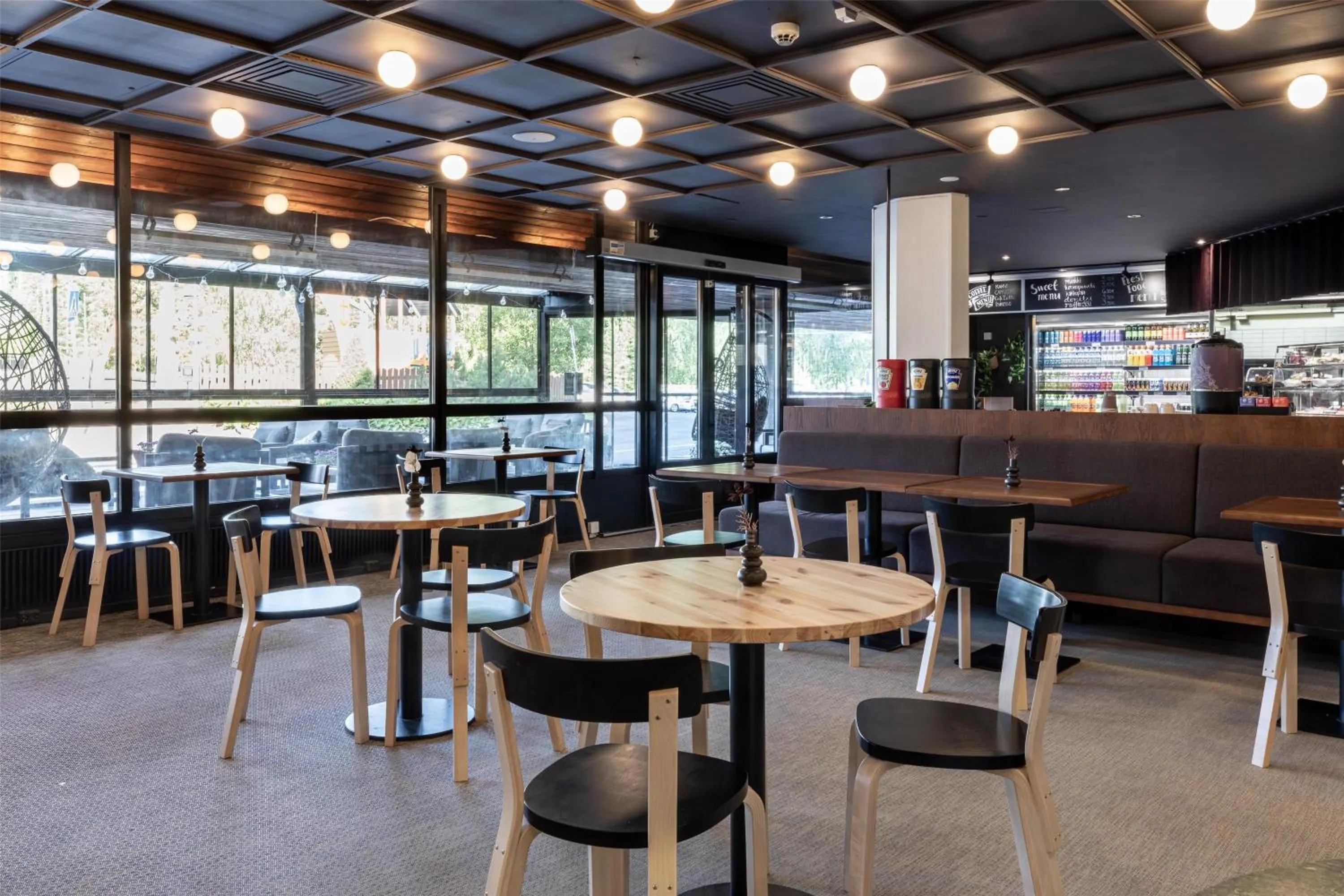 Restaurant/places to eat in Scandic Laajavuori