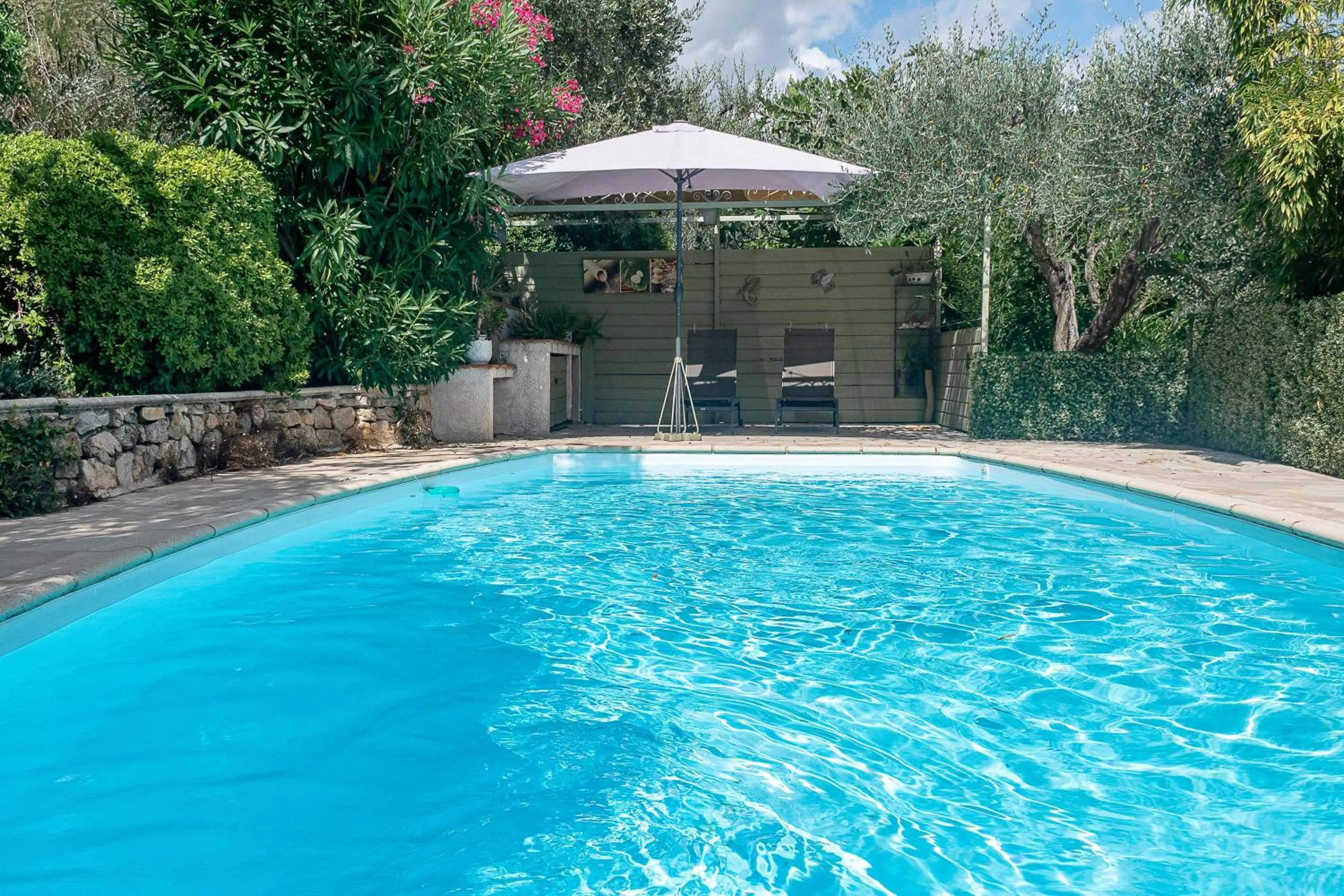 Le Clos des Oliviers 188 chemin du Hameau des Bourges 06650 Le Rouret