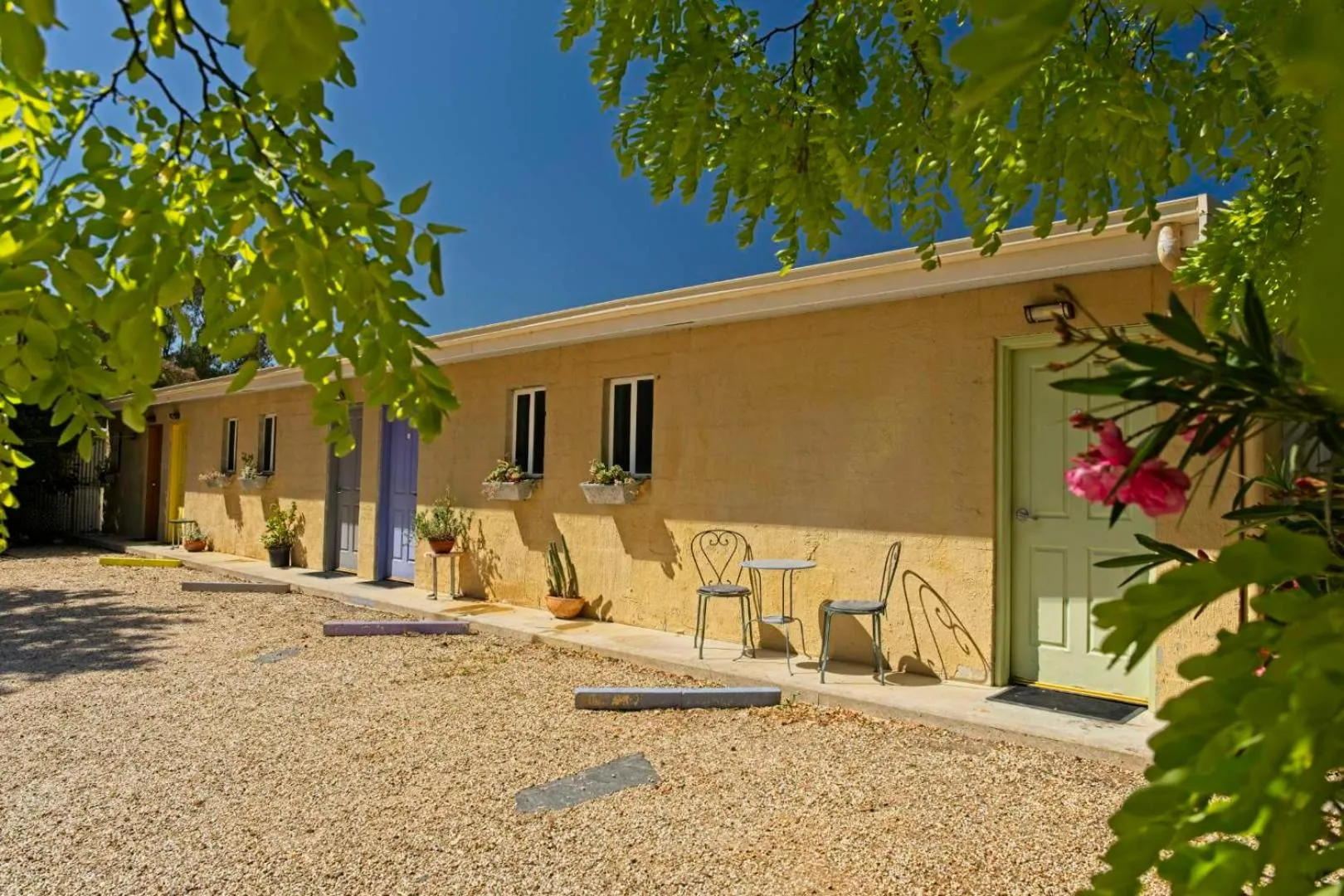 Facade/entrance in The Albion Motel Castlemaine