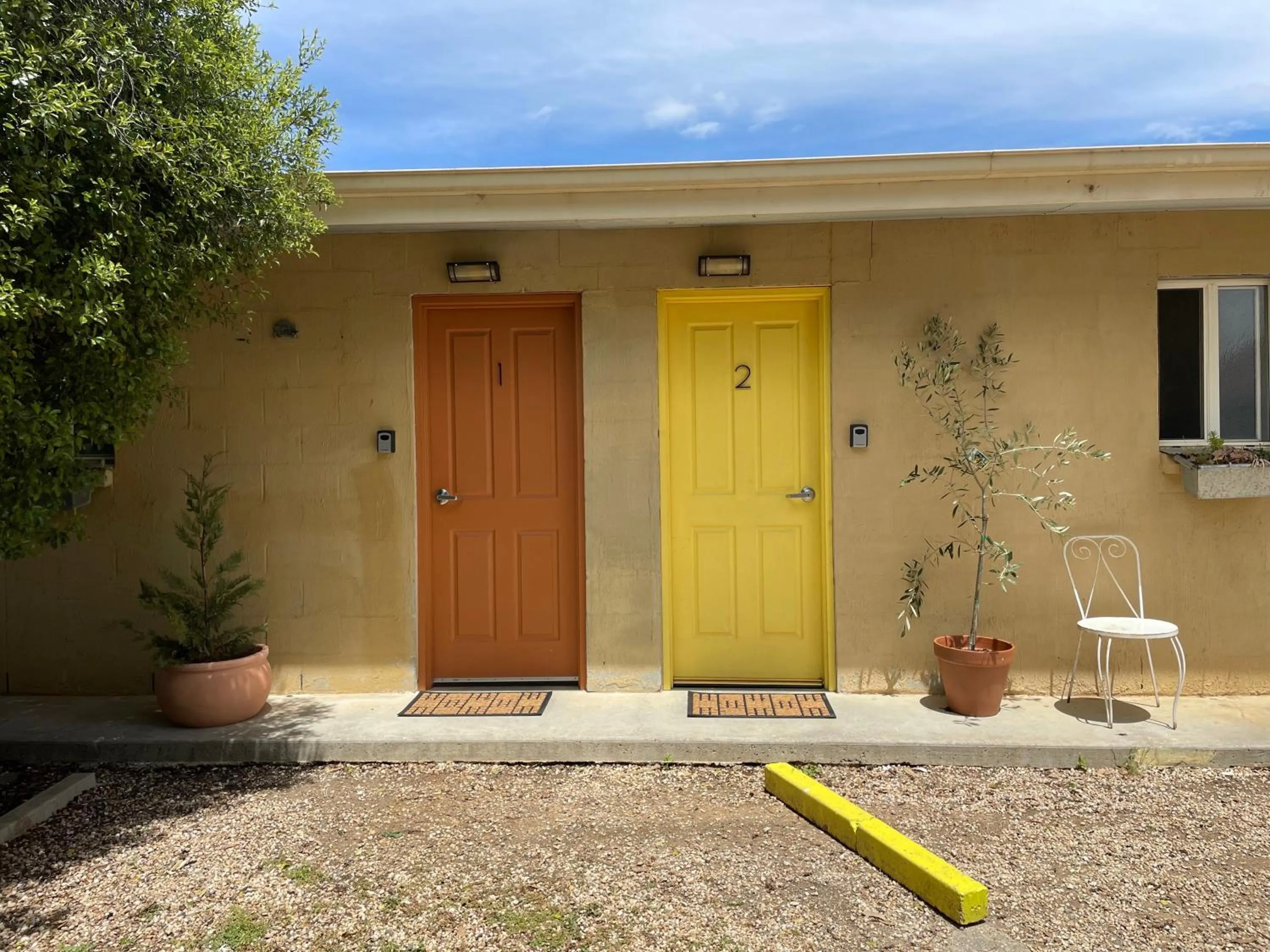 Facade/entrance in The Albion Motel Castlemaine