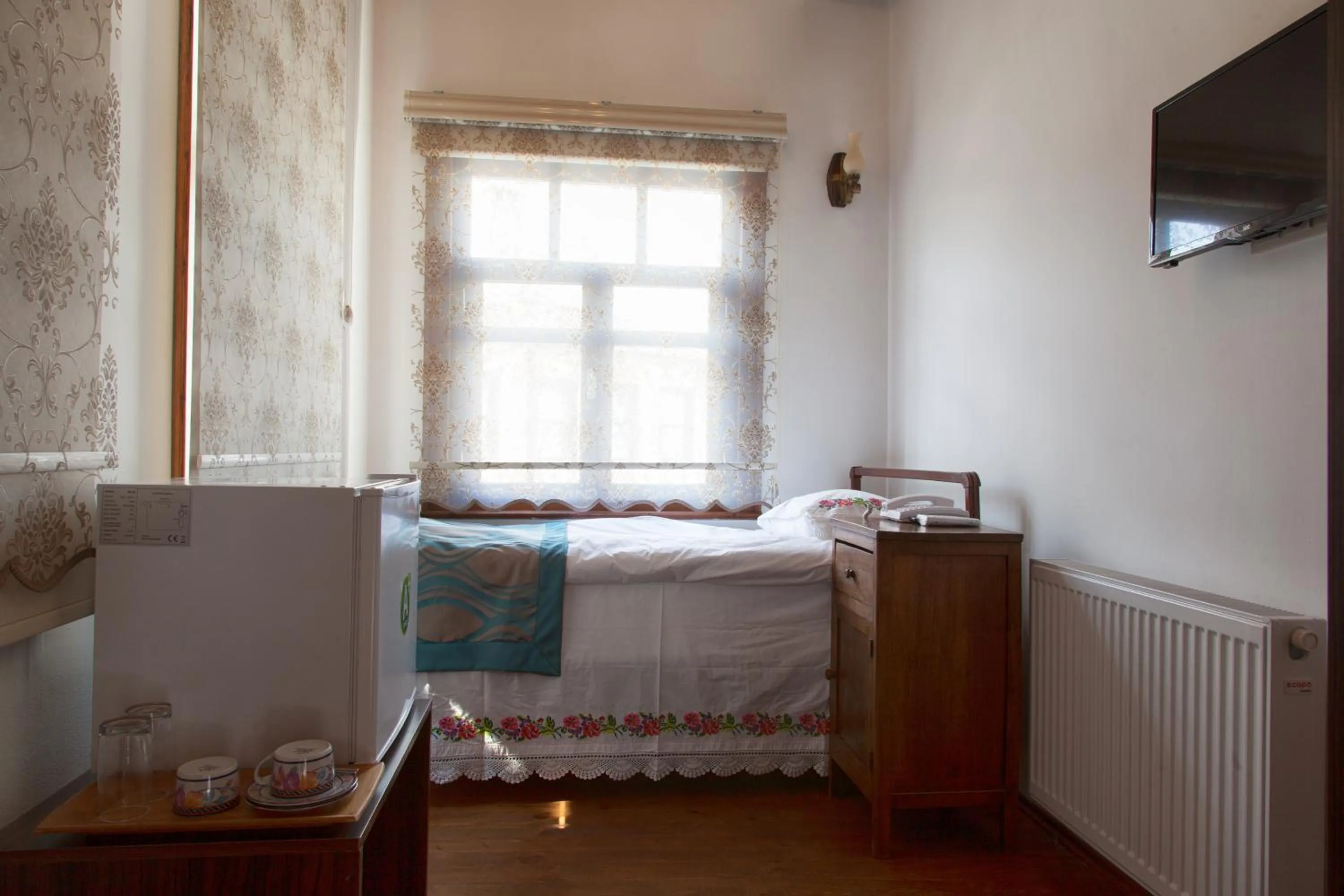 Photo of the whole room, Bed in Lal Hotel Bursa