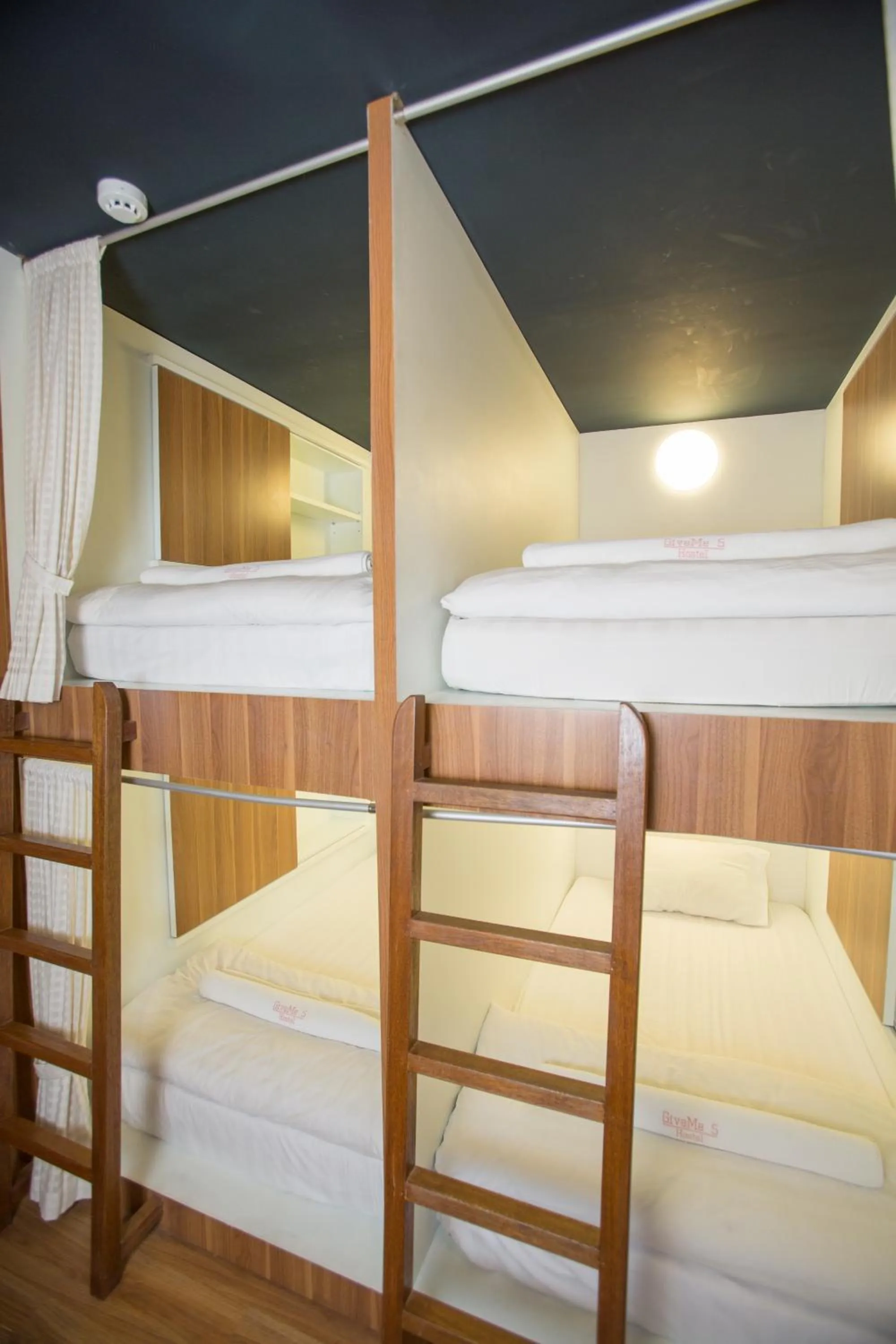 bunk bed in Give Me 5 Hostel