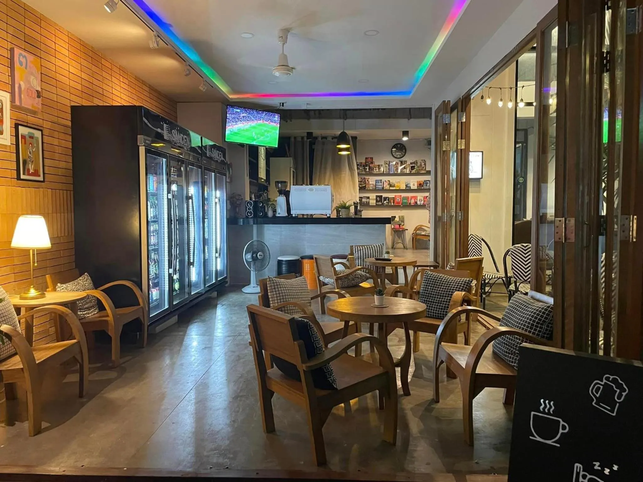 Lounge or bar in Give Me 5 Hostel