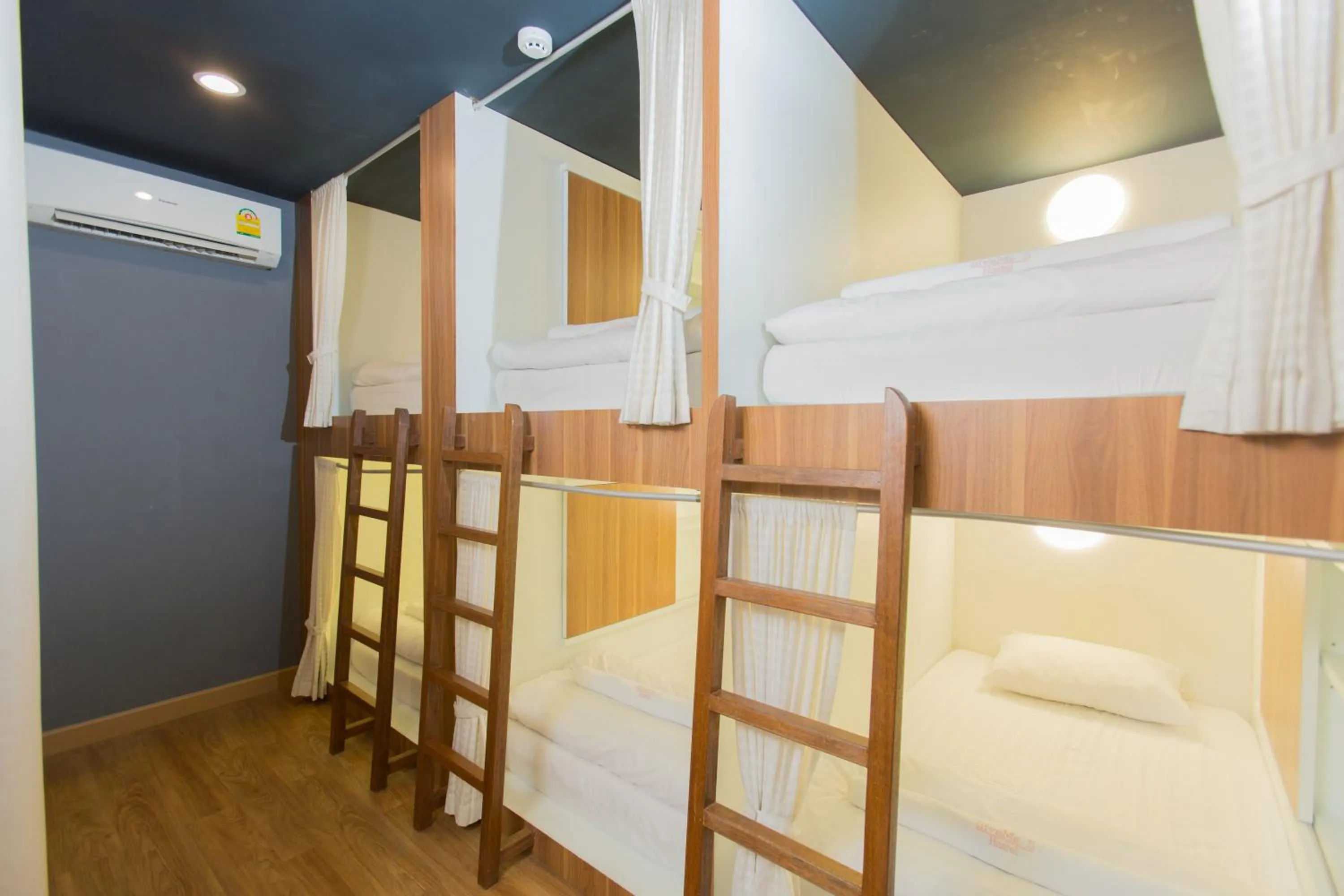 bunk bed in Give Me 5 Hostel
