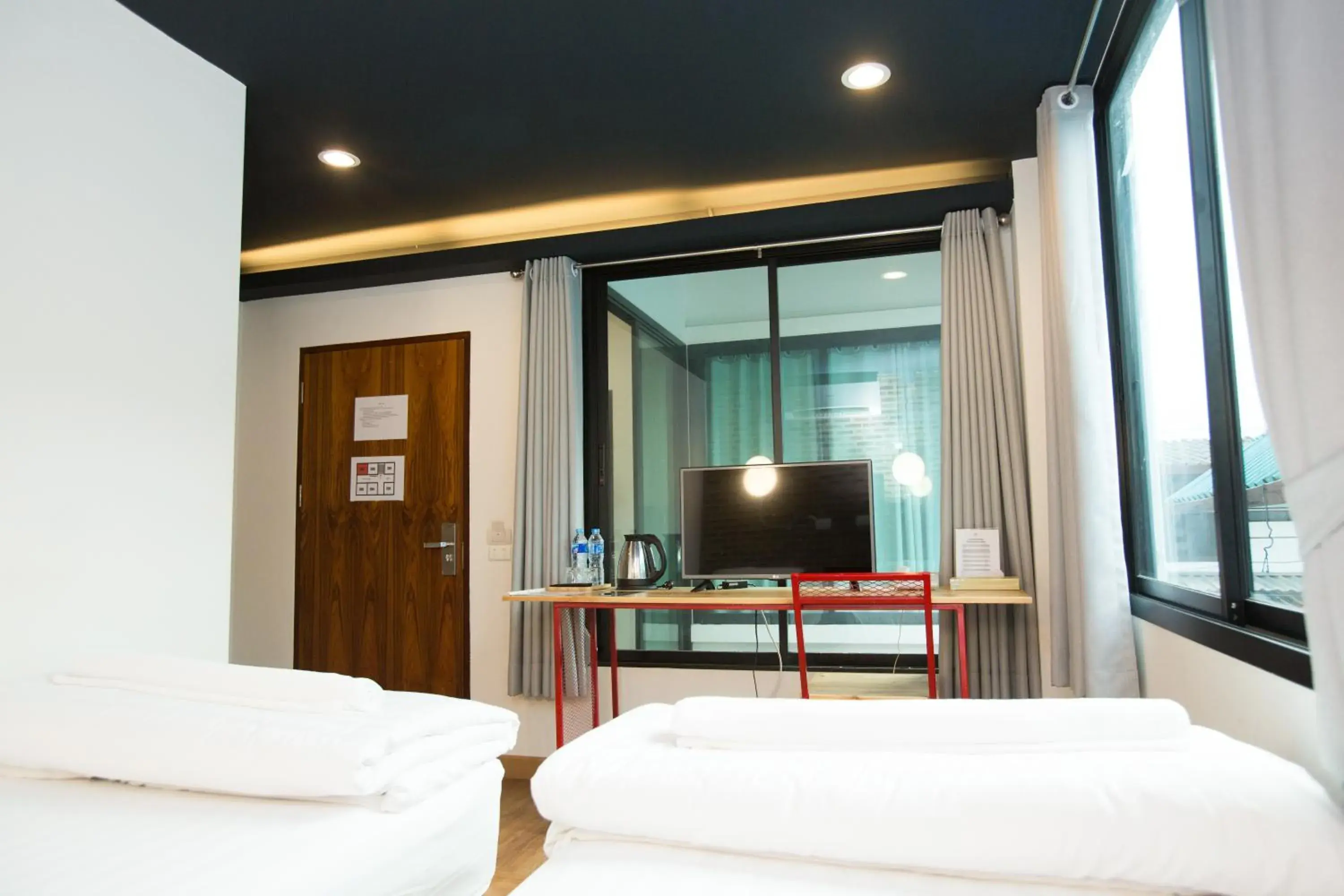 Twin Room with Private Bathroom in Give Me 5 Hostel Twin Room with Private Bathroom in Give Me 5 Hostel