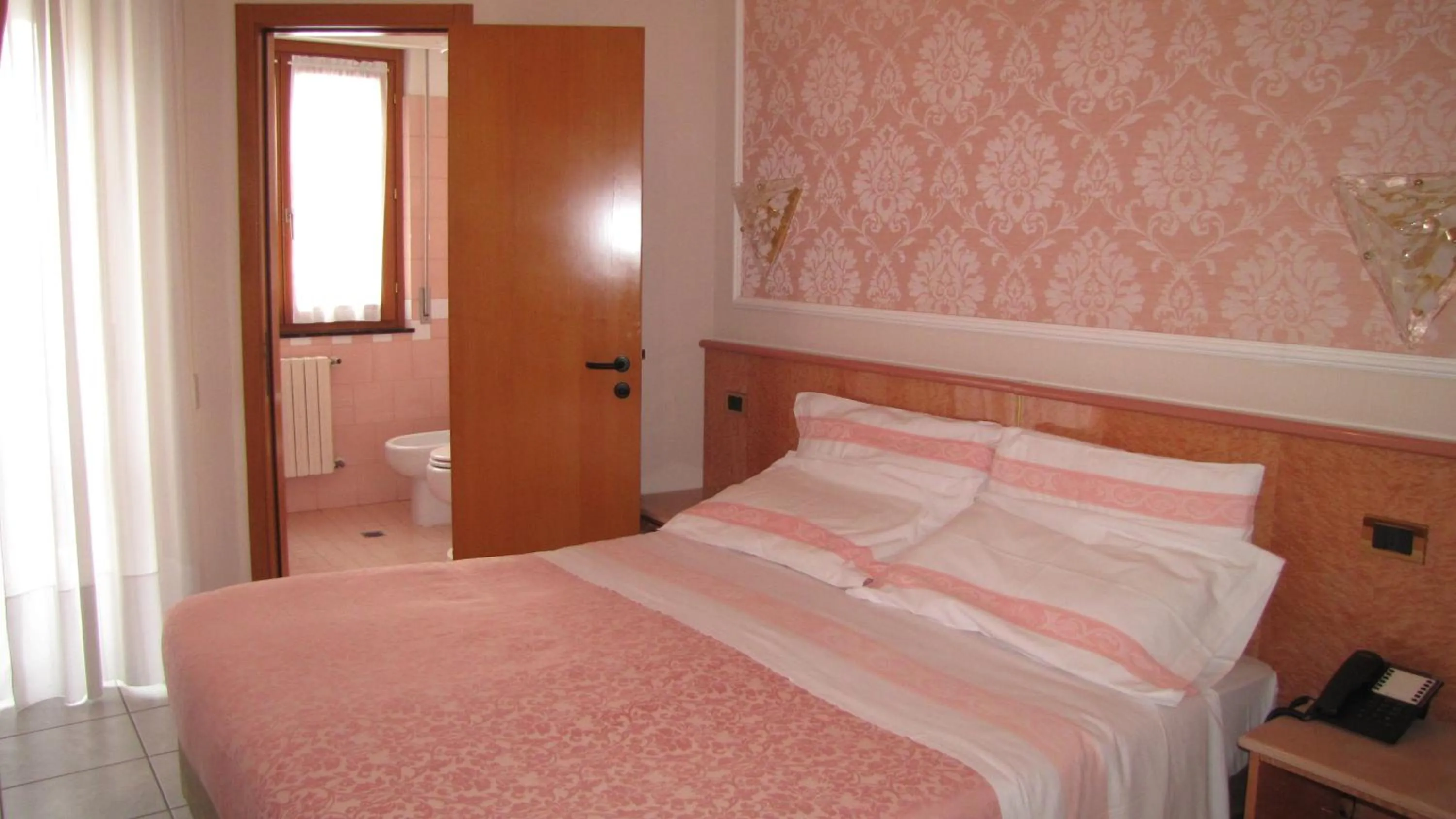 Photo of the whole room in Hotel Lanterna