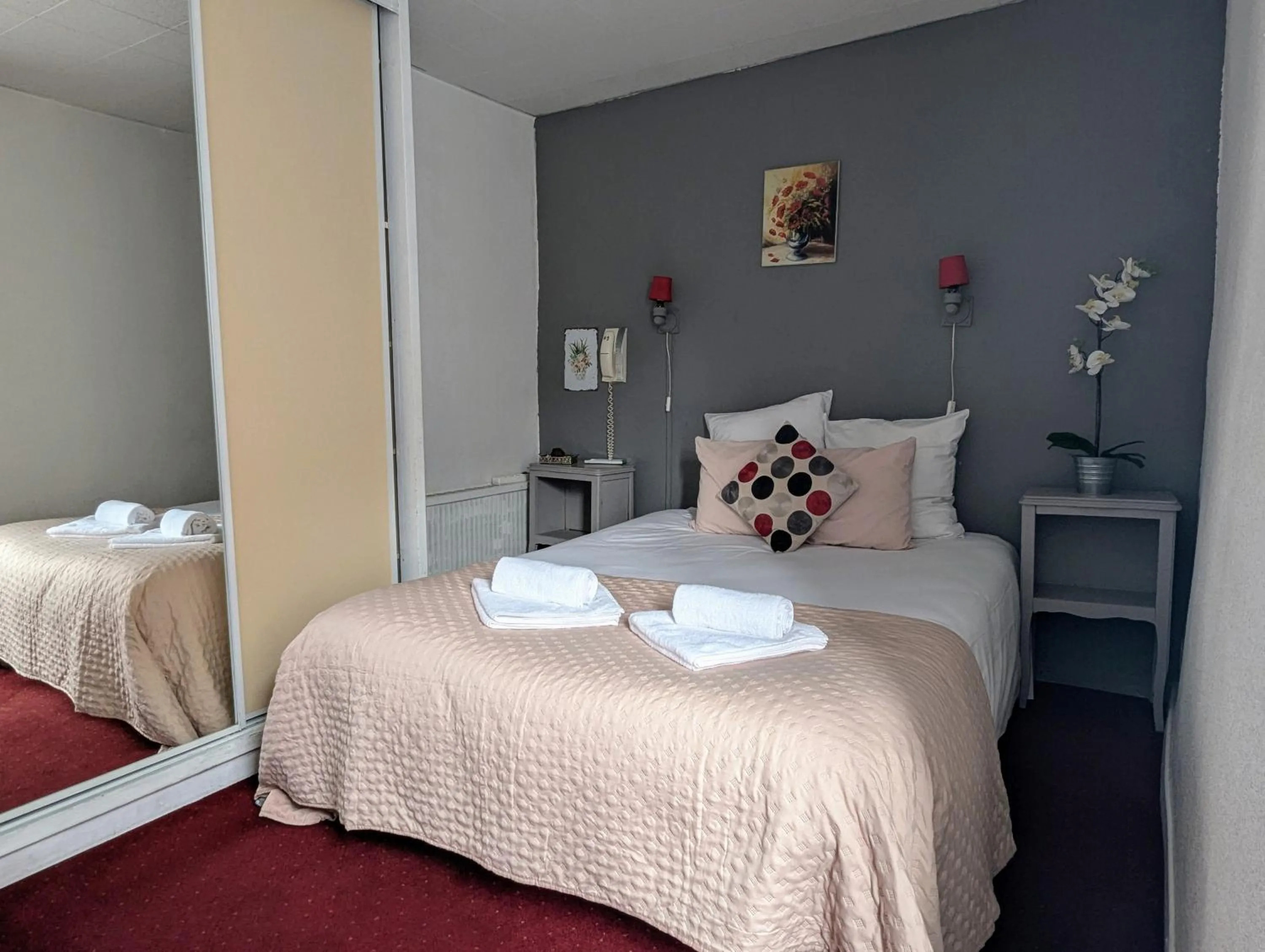 Bedroom, Bed in L'Aiguebelle