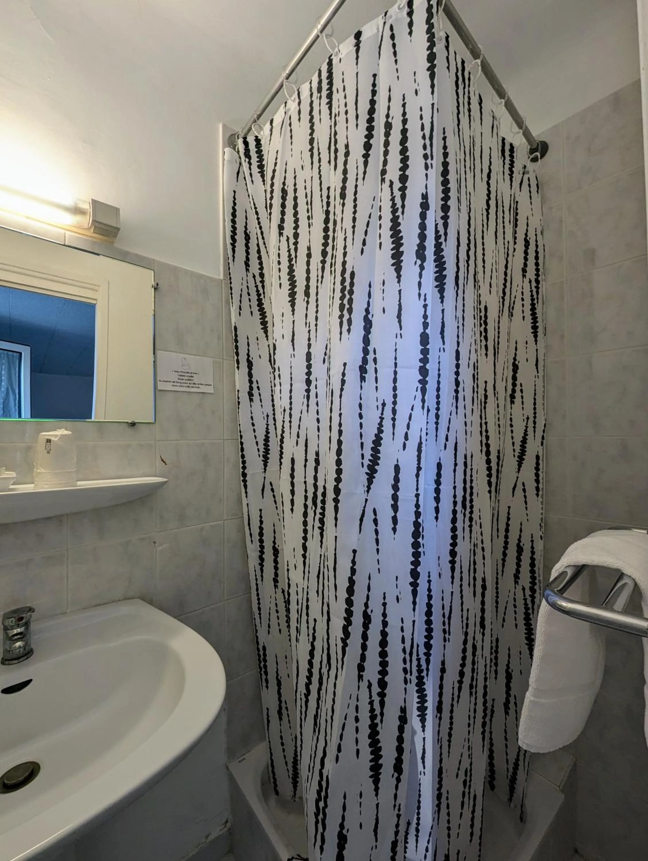 Shower in L'Aiguebelle