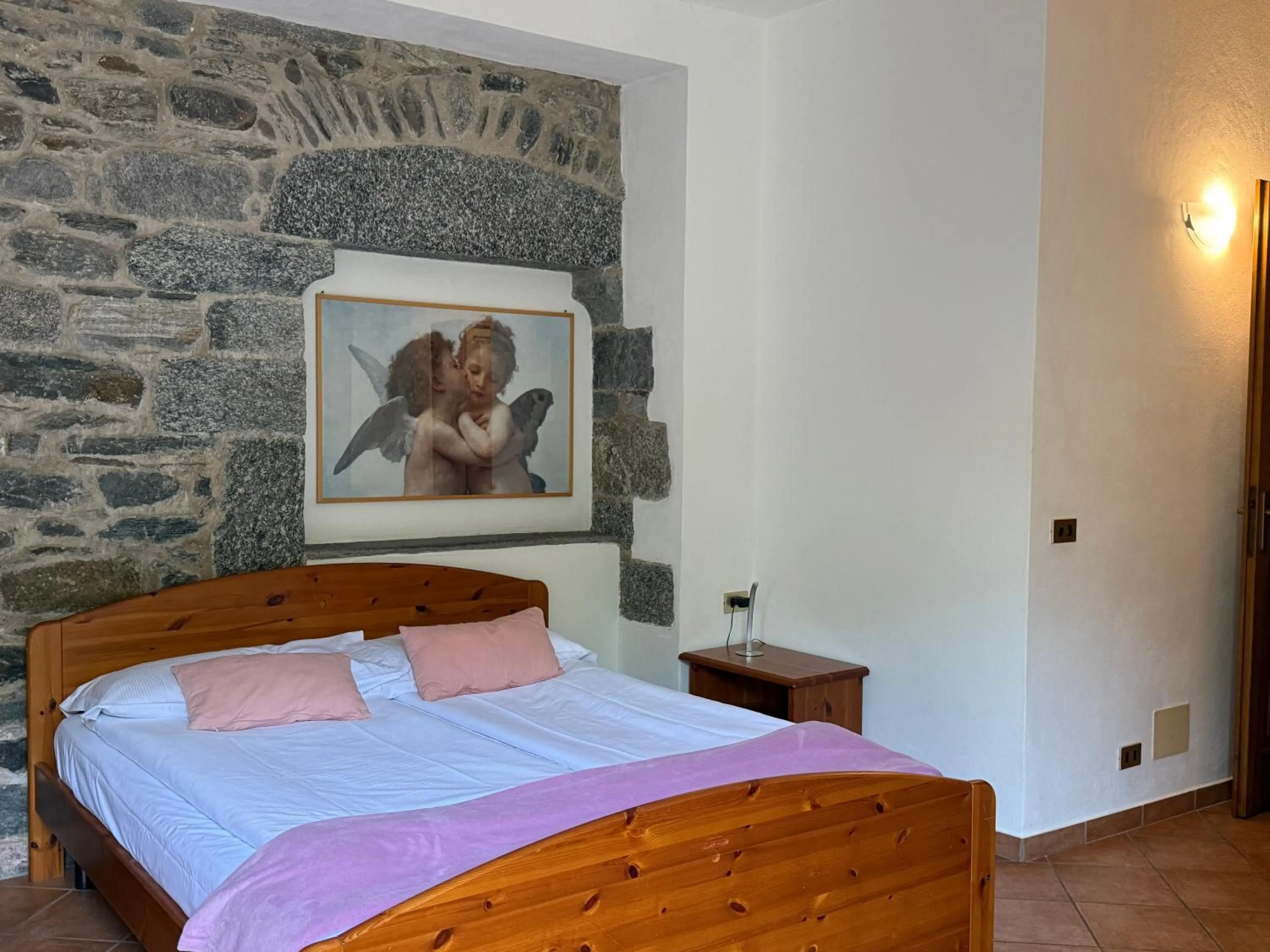 Bedroom, Bed in Casa Cannobio