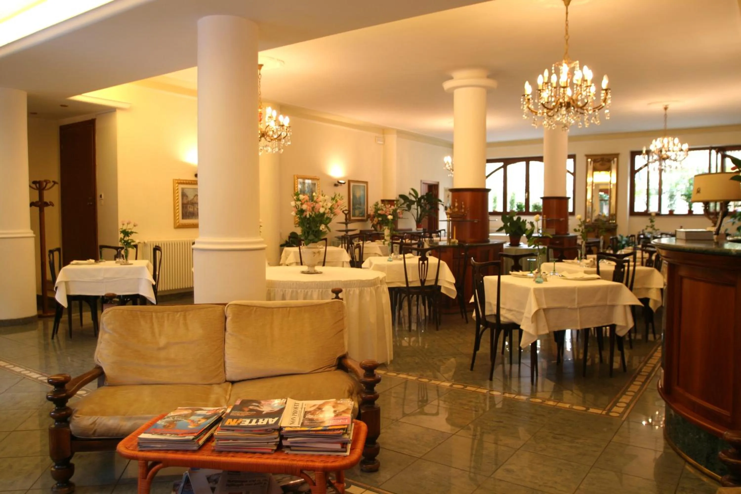 Lounge or bar in Hotel Pescetto