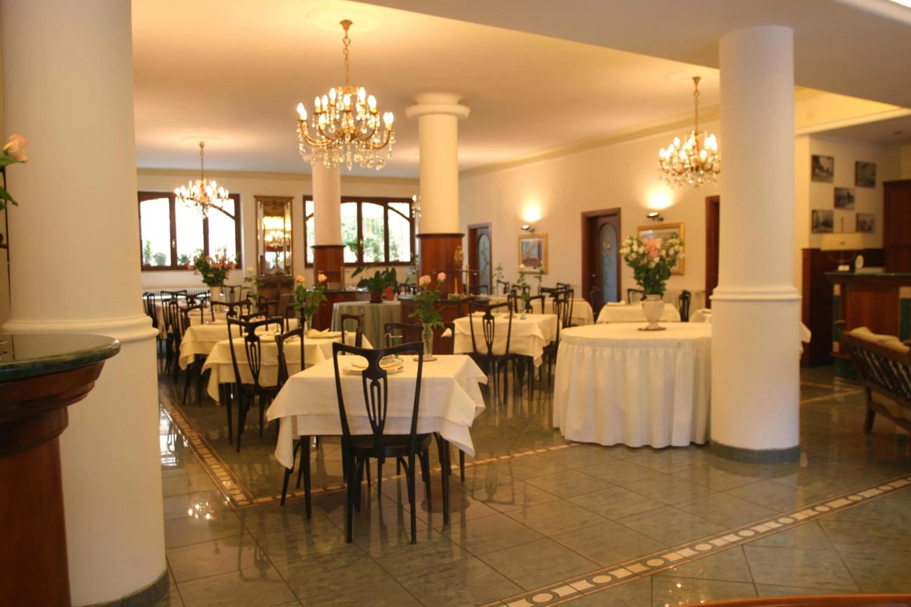 Lounge or bar in Hotel Pescetto