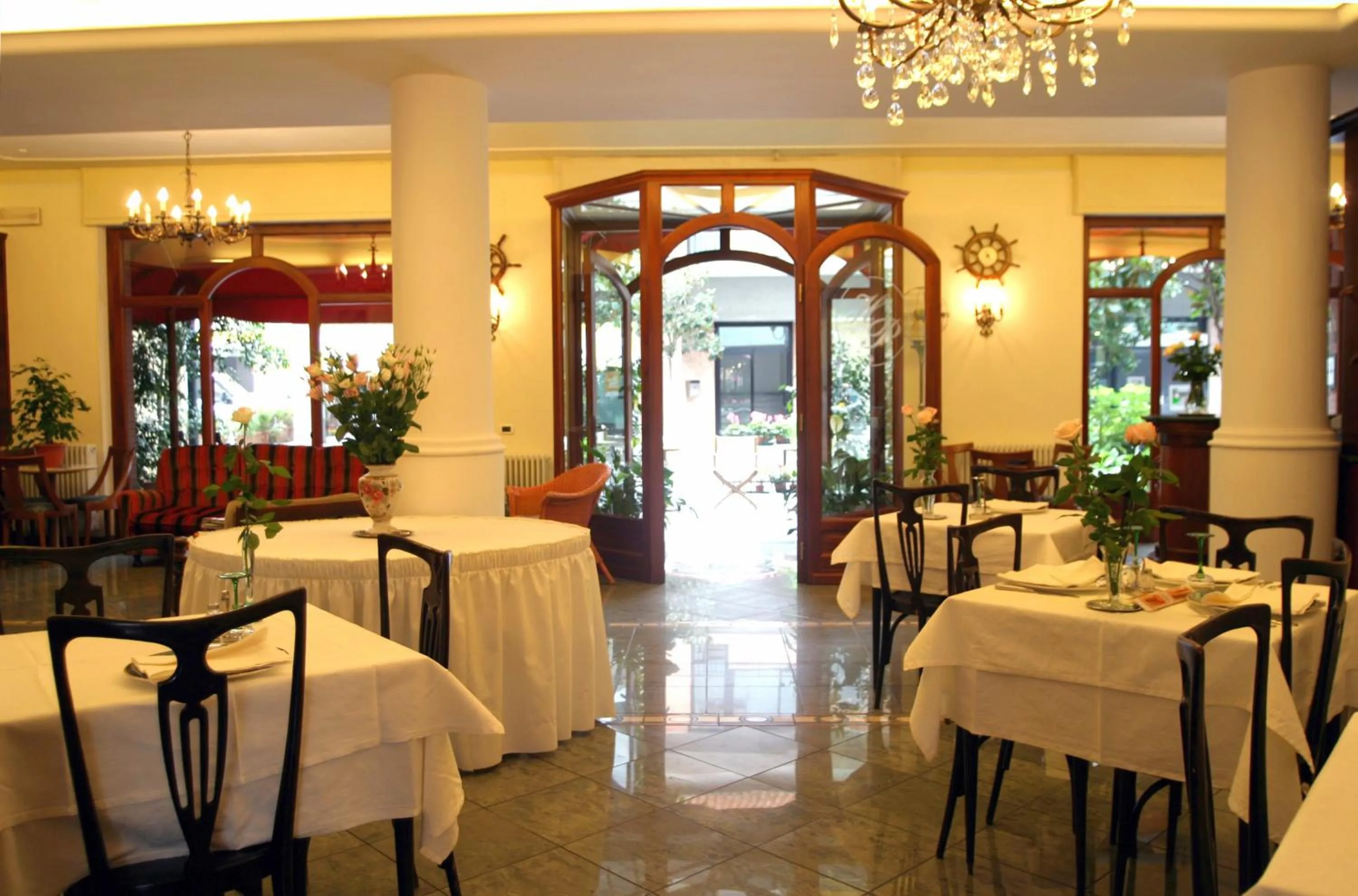 Dining area in Hotel Pescetto