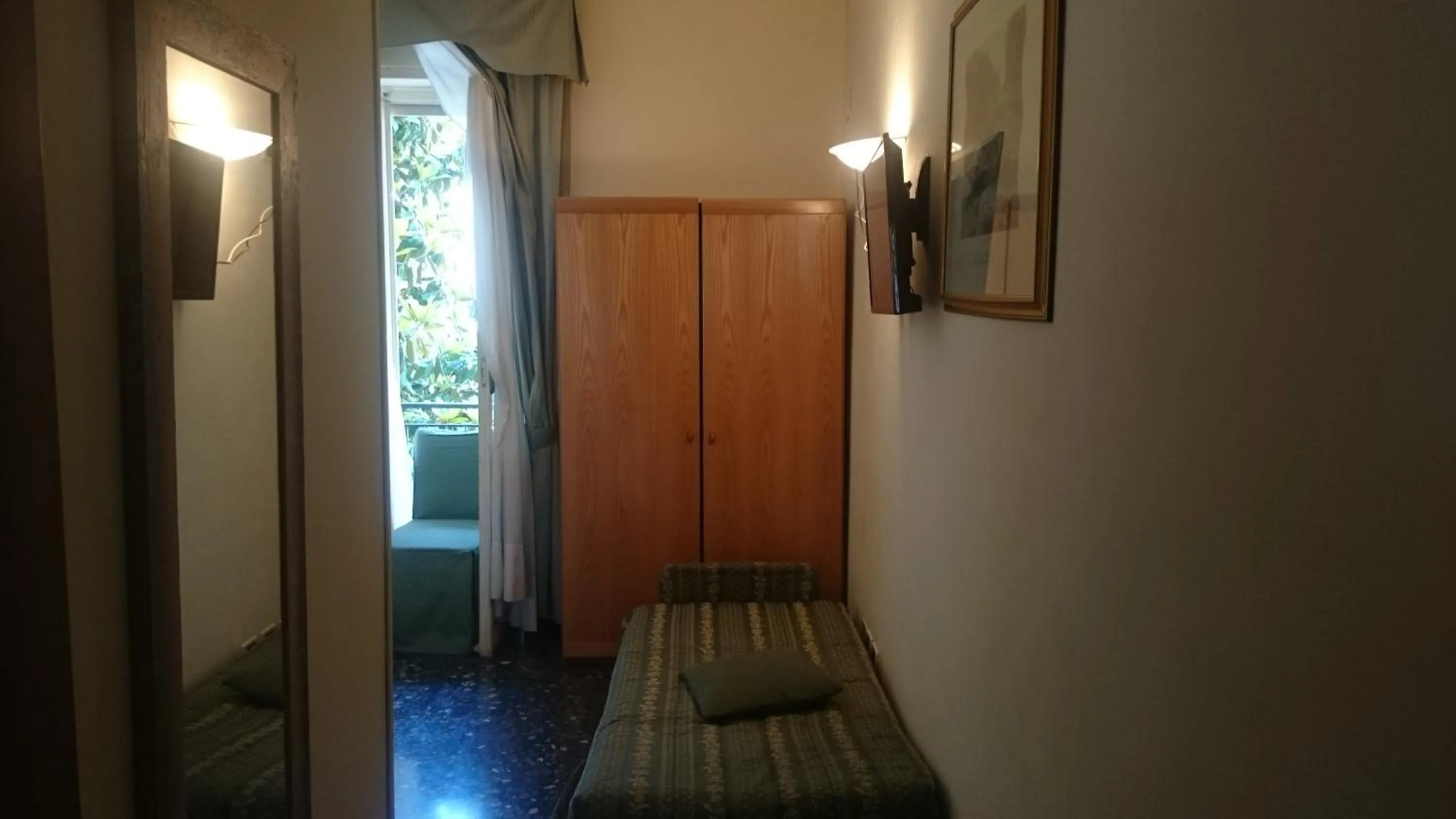 Photo of the whole room in Hotel Pescetto