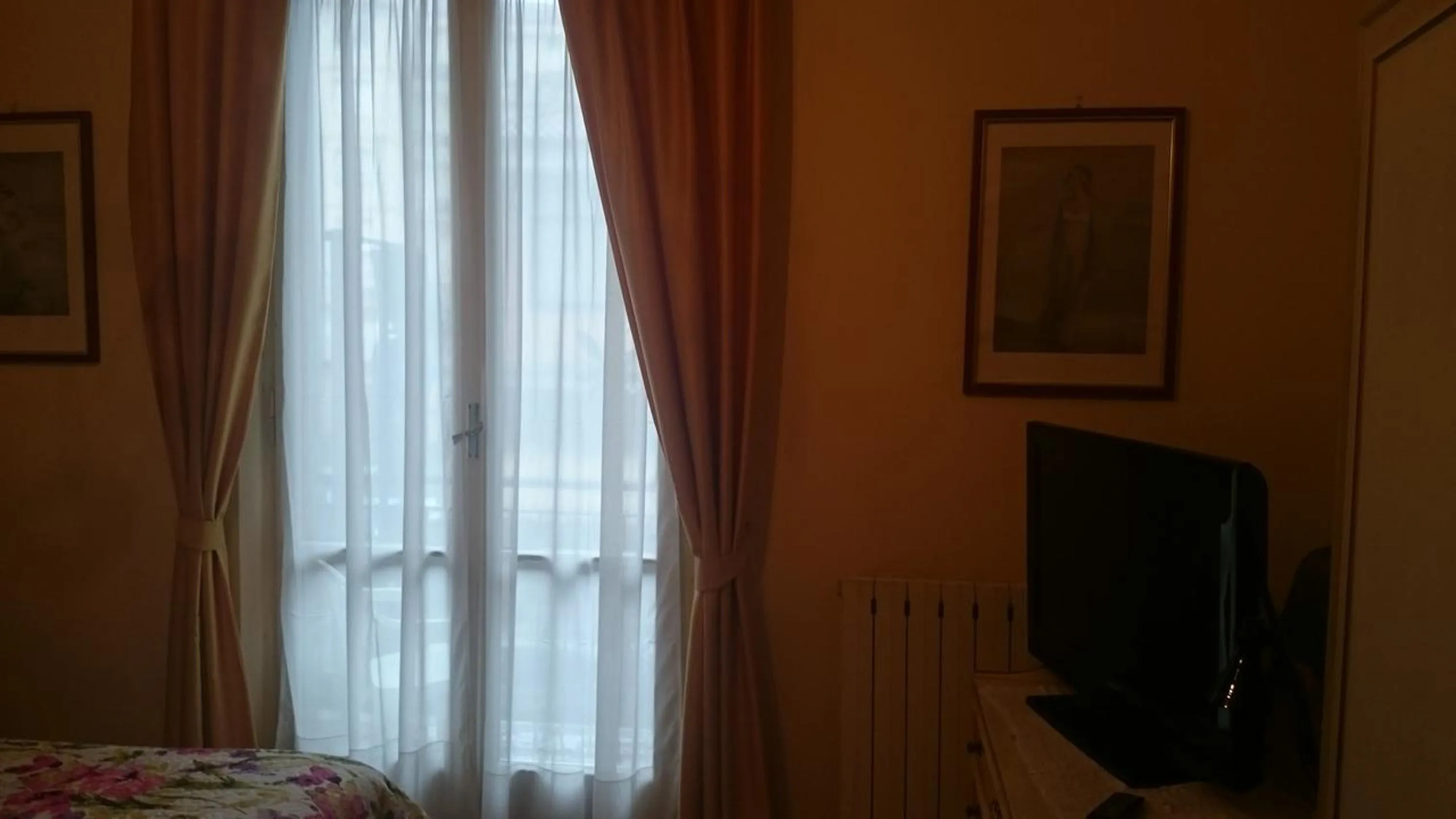 Photo of the whole room in Hotel Pescetto
