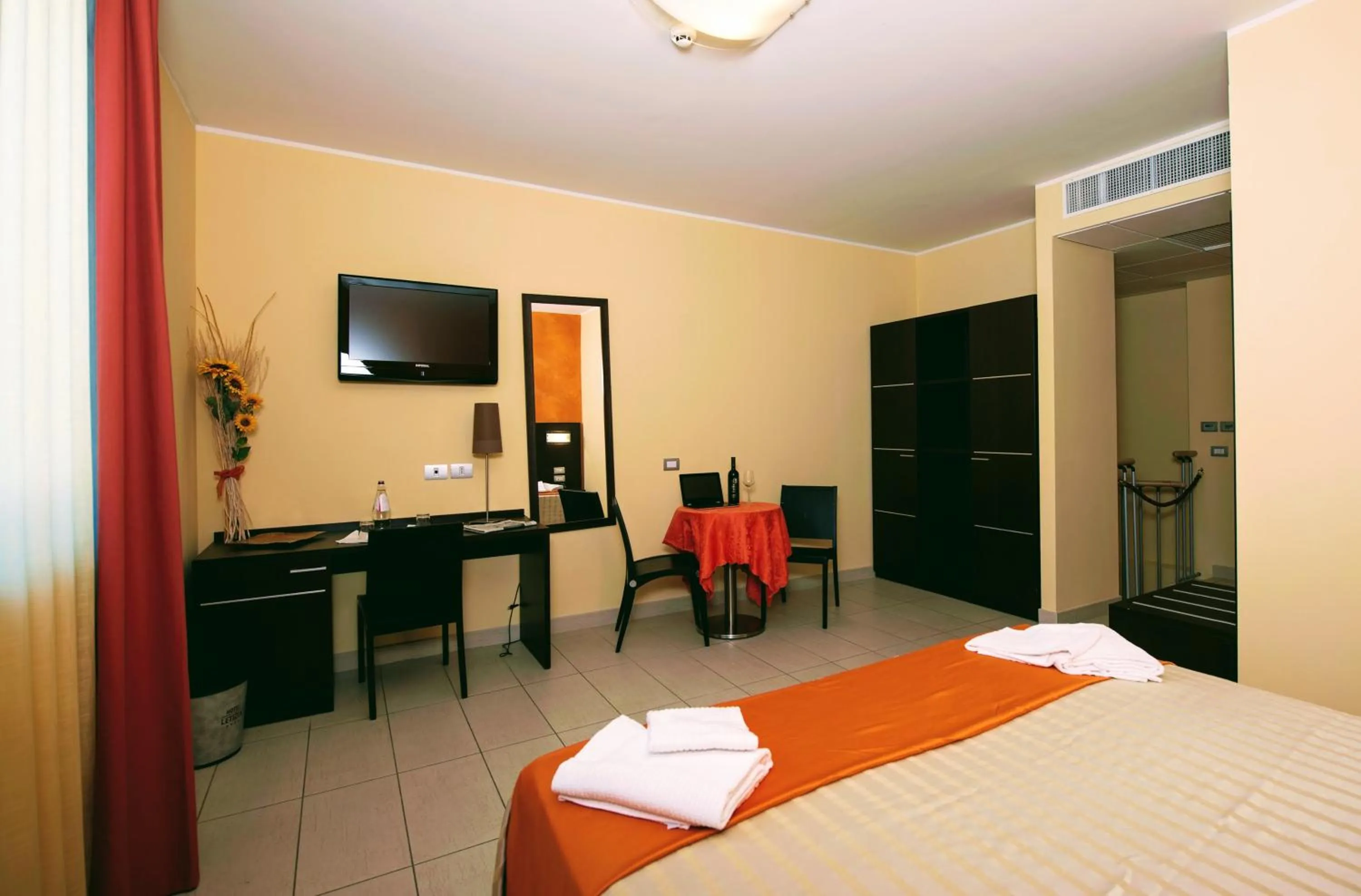 Bedroom, Bed in Hotel Letizià