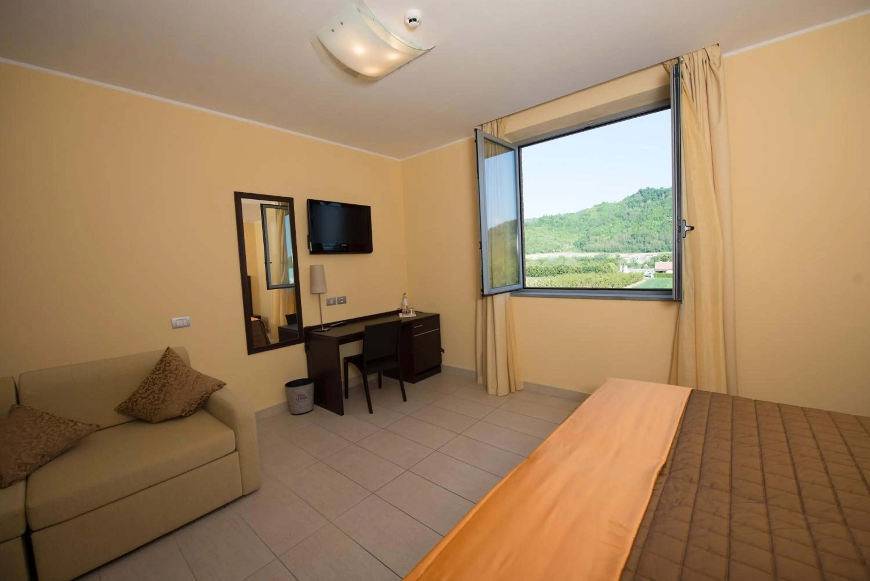 Bedroom, Bed in Hotel Letizià