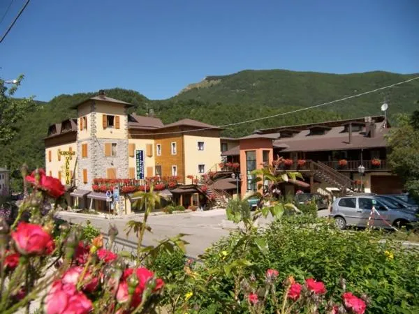 Property building in Val Del Rio