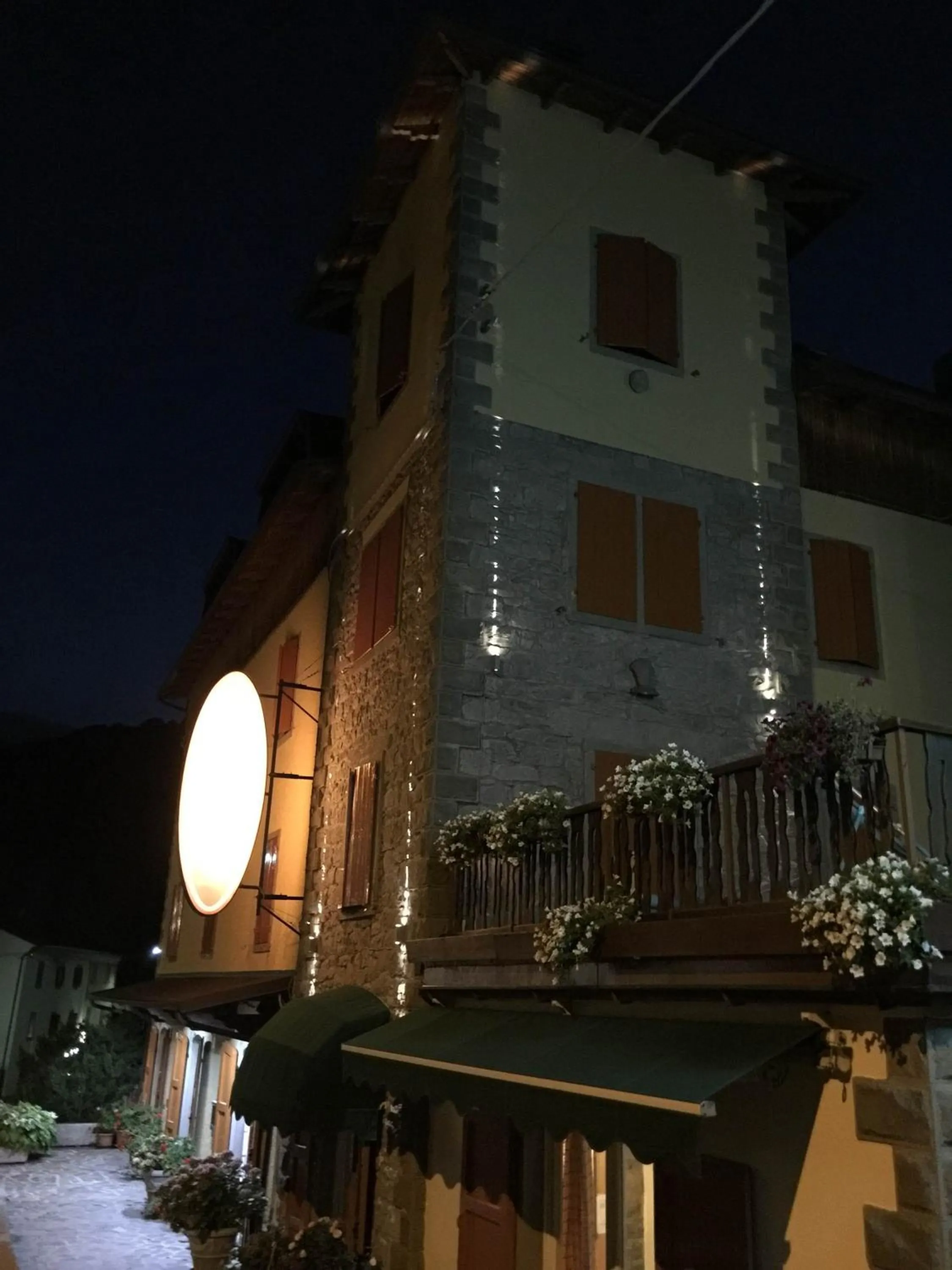 Property building in Val Del Rio