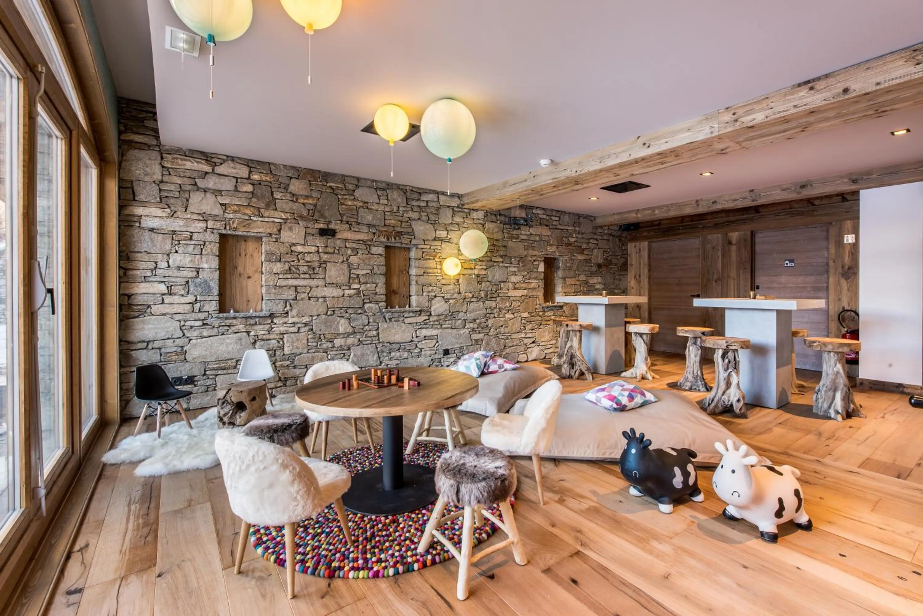 Communal lounge/ TV room in Chalet Skadi - Village Montana