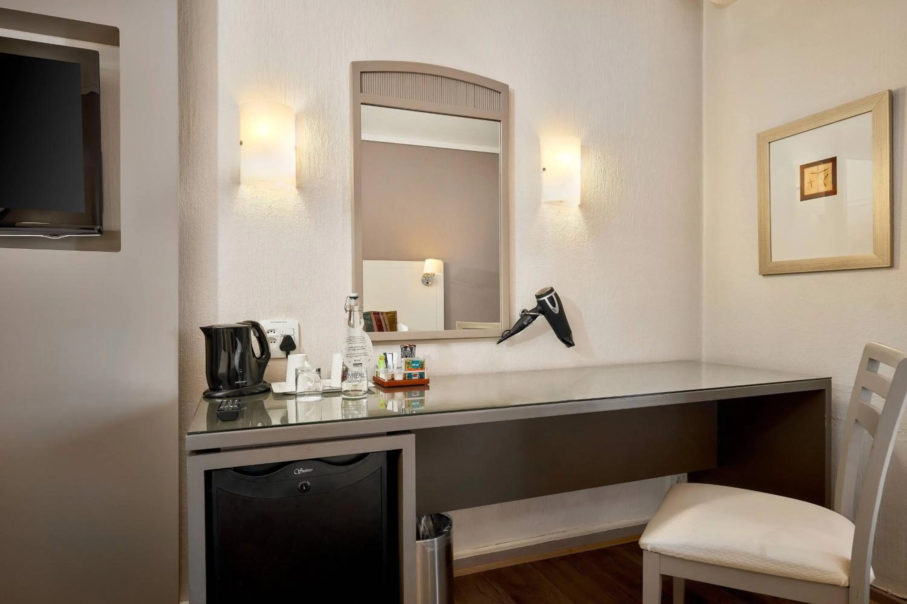 Photo of the whole room in Protea Hotel by Marriott Midrand