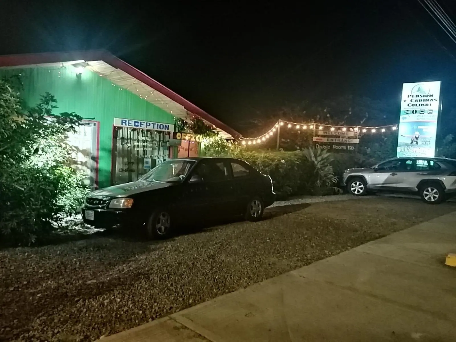 Property building in Pensión y Cabinas Colibrí B&B Costa Rica