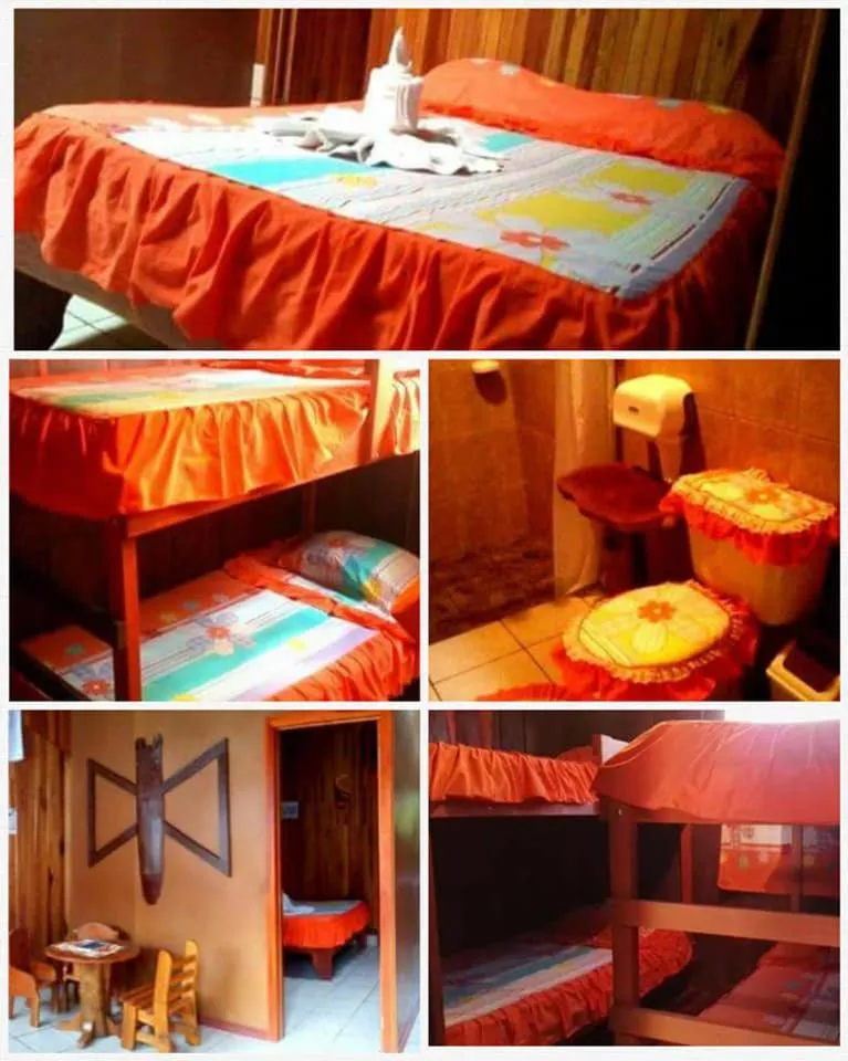 Bathroom, Bed in Pensión y Cabinas Colibrí B&B Costa Rica