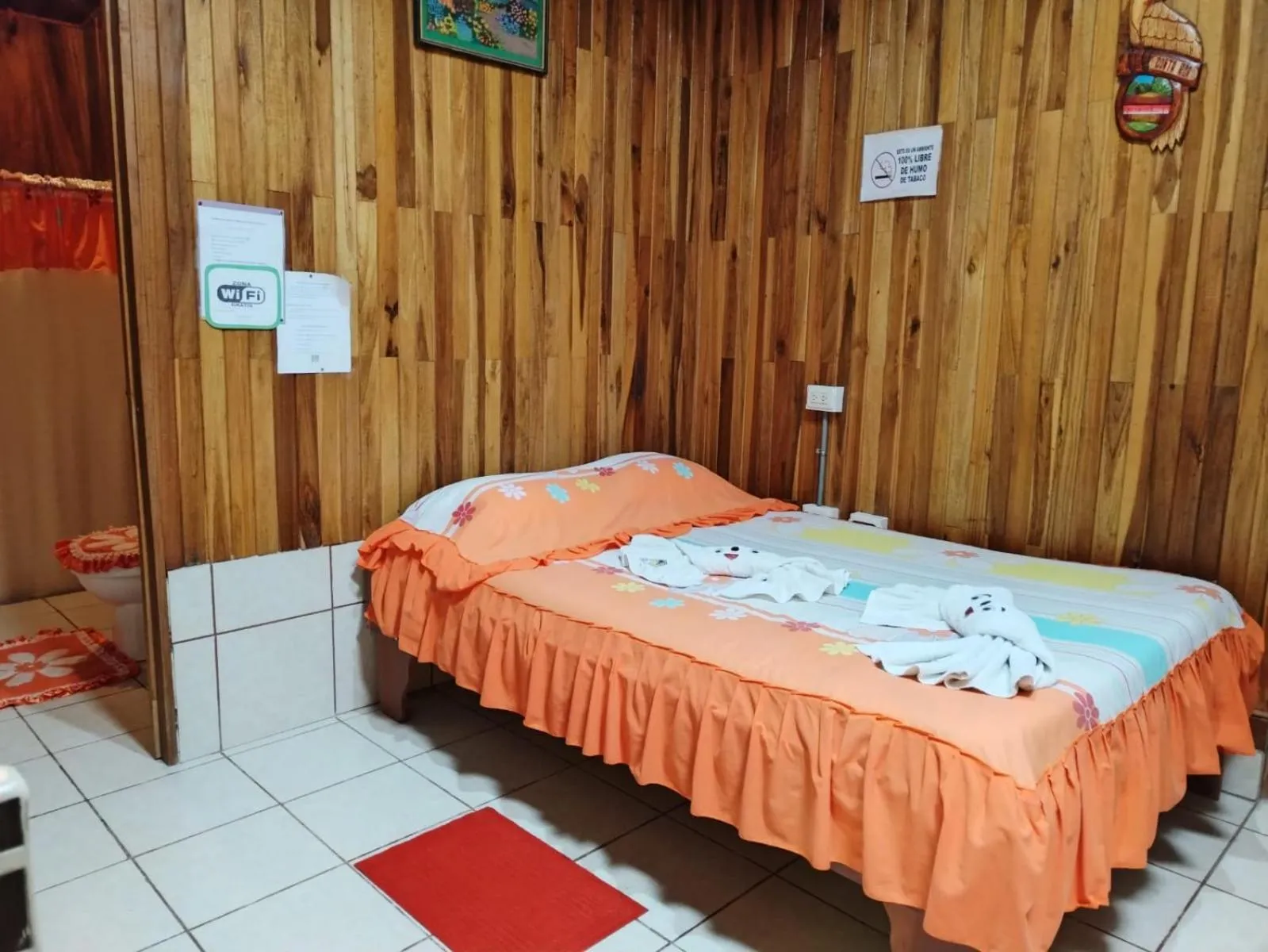 Bed in Pensión y Cabinas Colibrí B&B Costa Rica