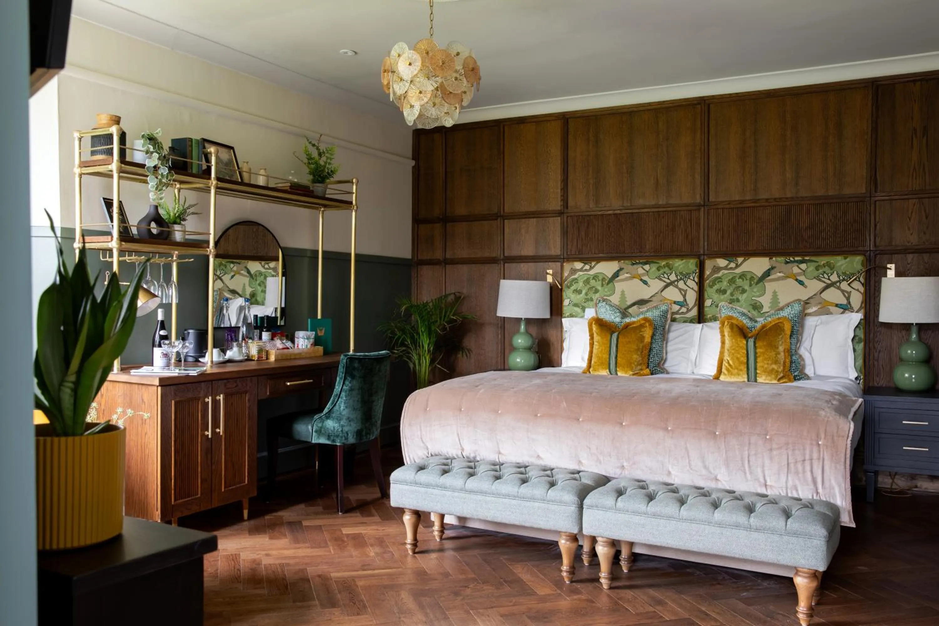 Bedroom, Bed in Worplesdon Place Hotel