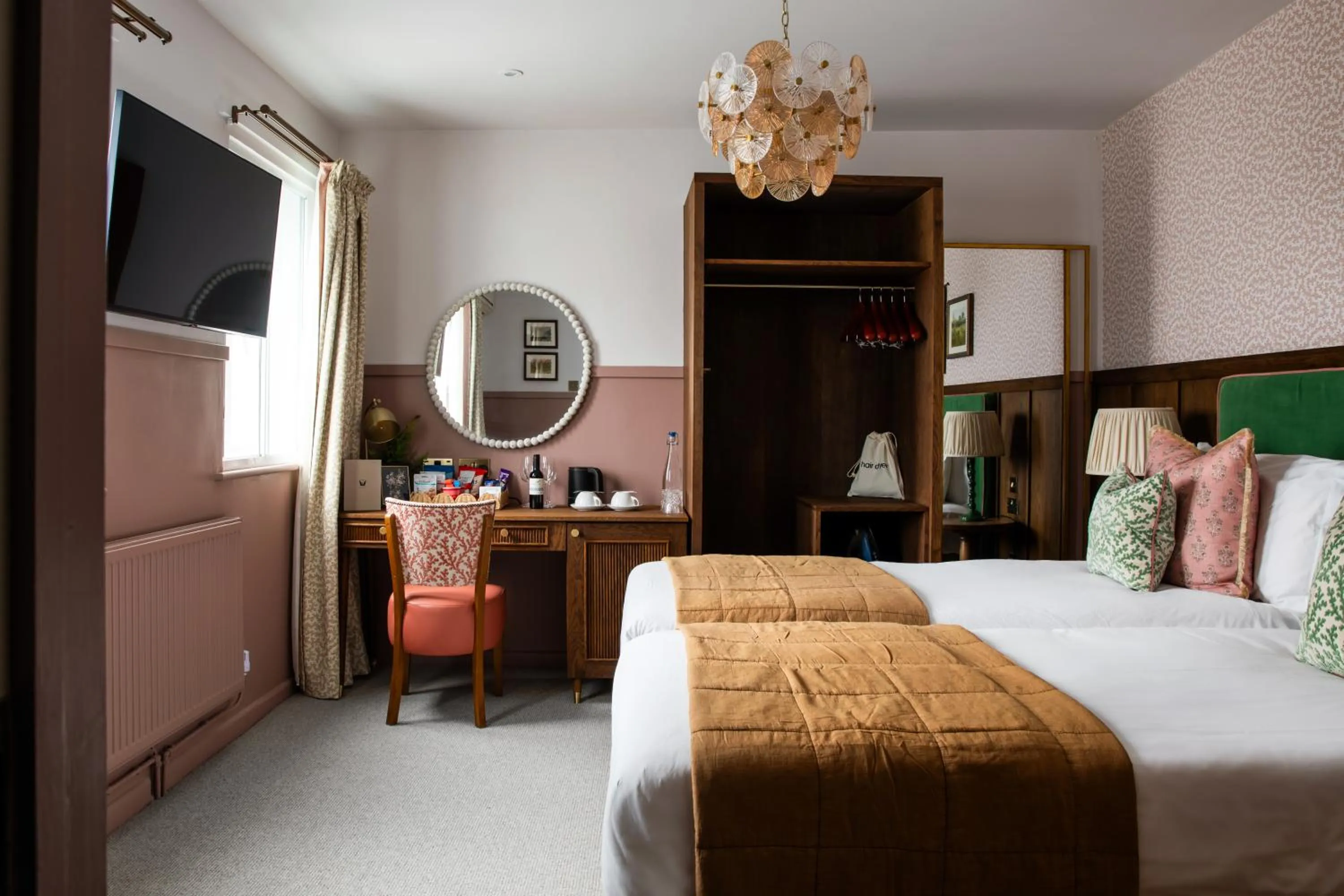 Bedroom, Bed in Worplesdon Place Hotel