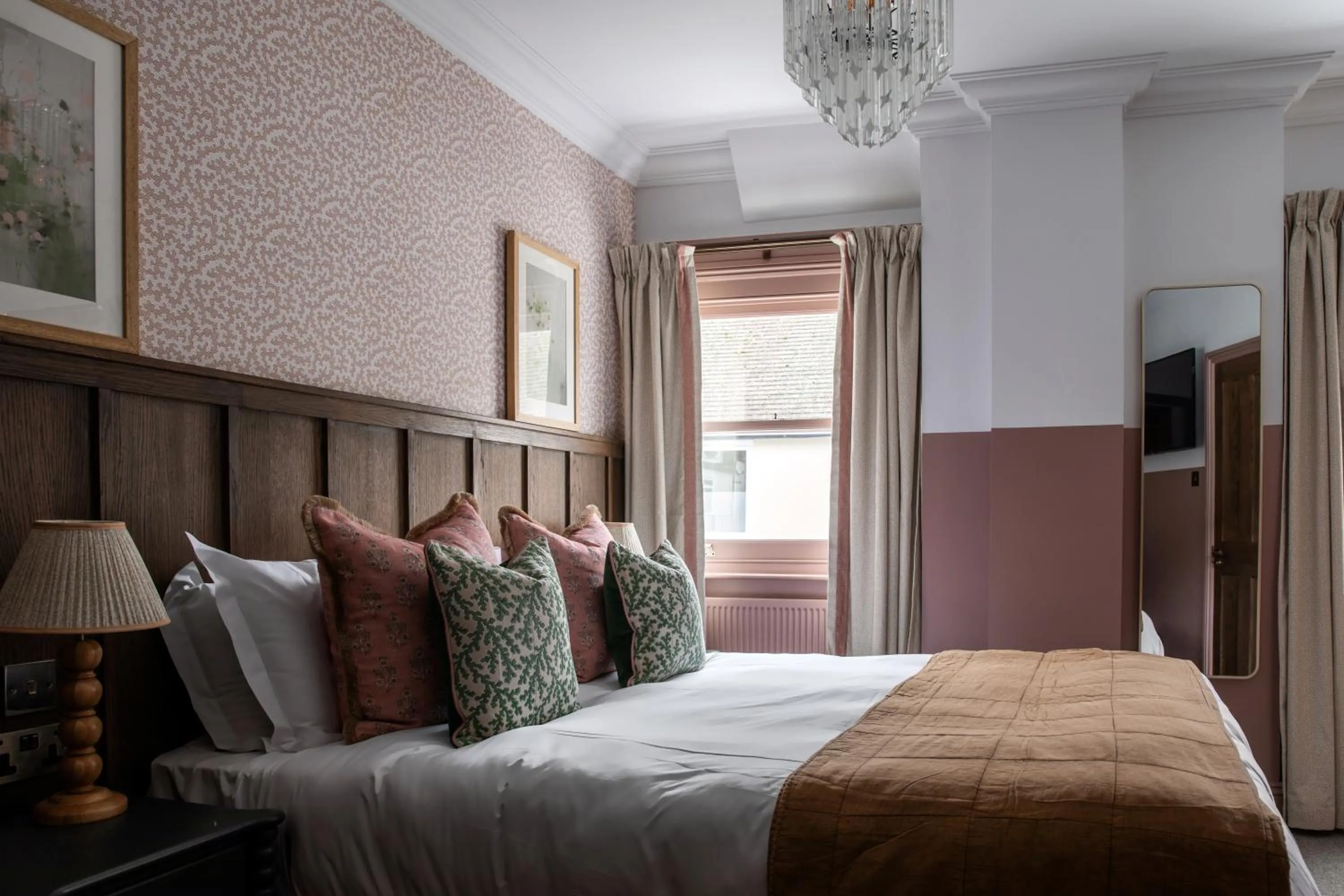 Bedroom, Bed in Worplesdon Place Hotel