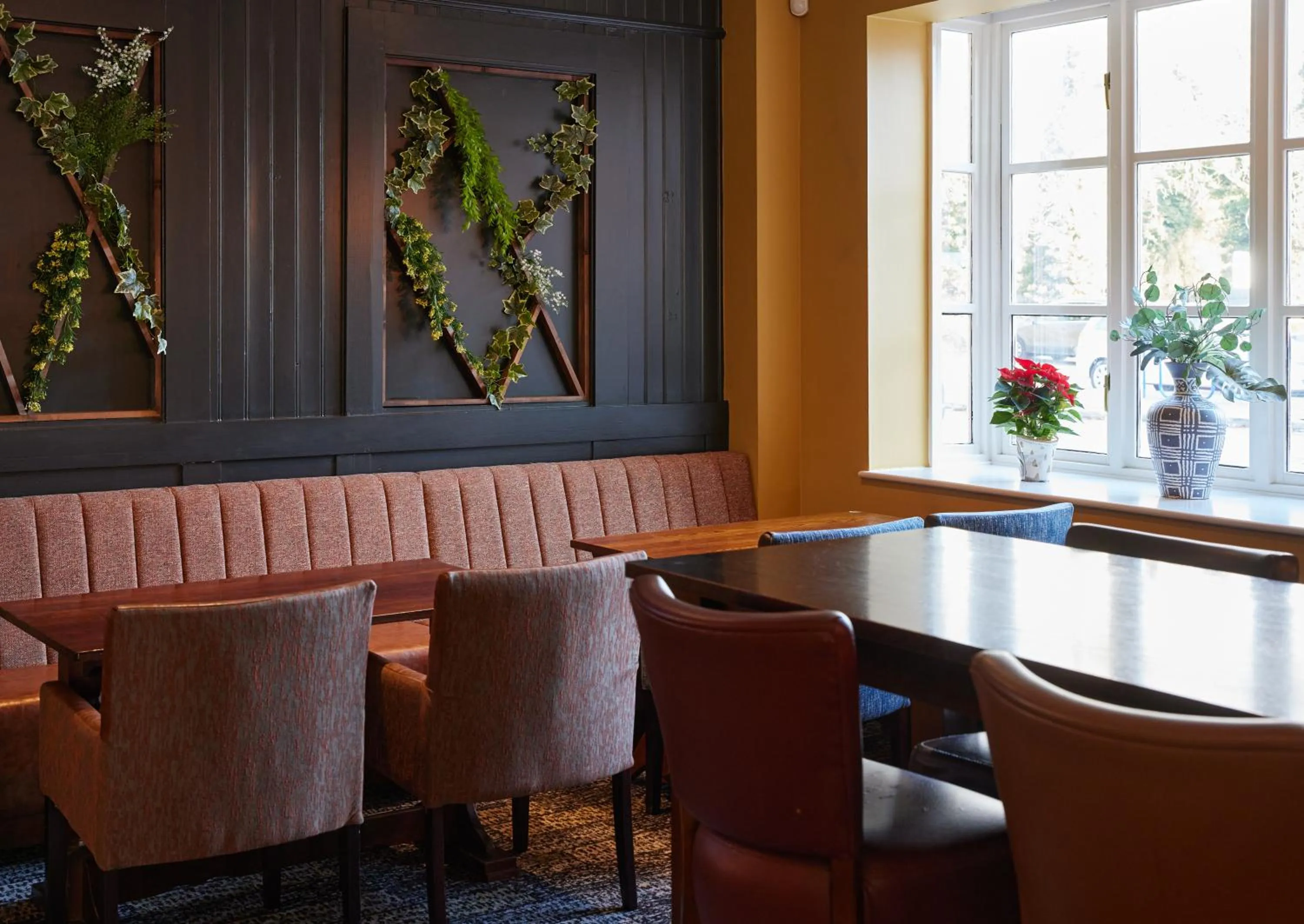 Restaurant/places to eat in The Quays by Greene King Inns