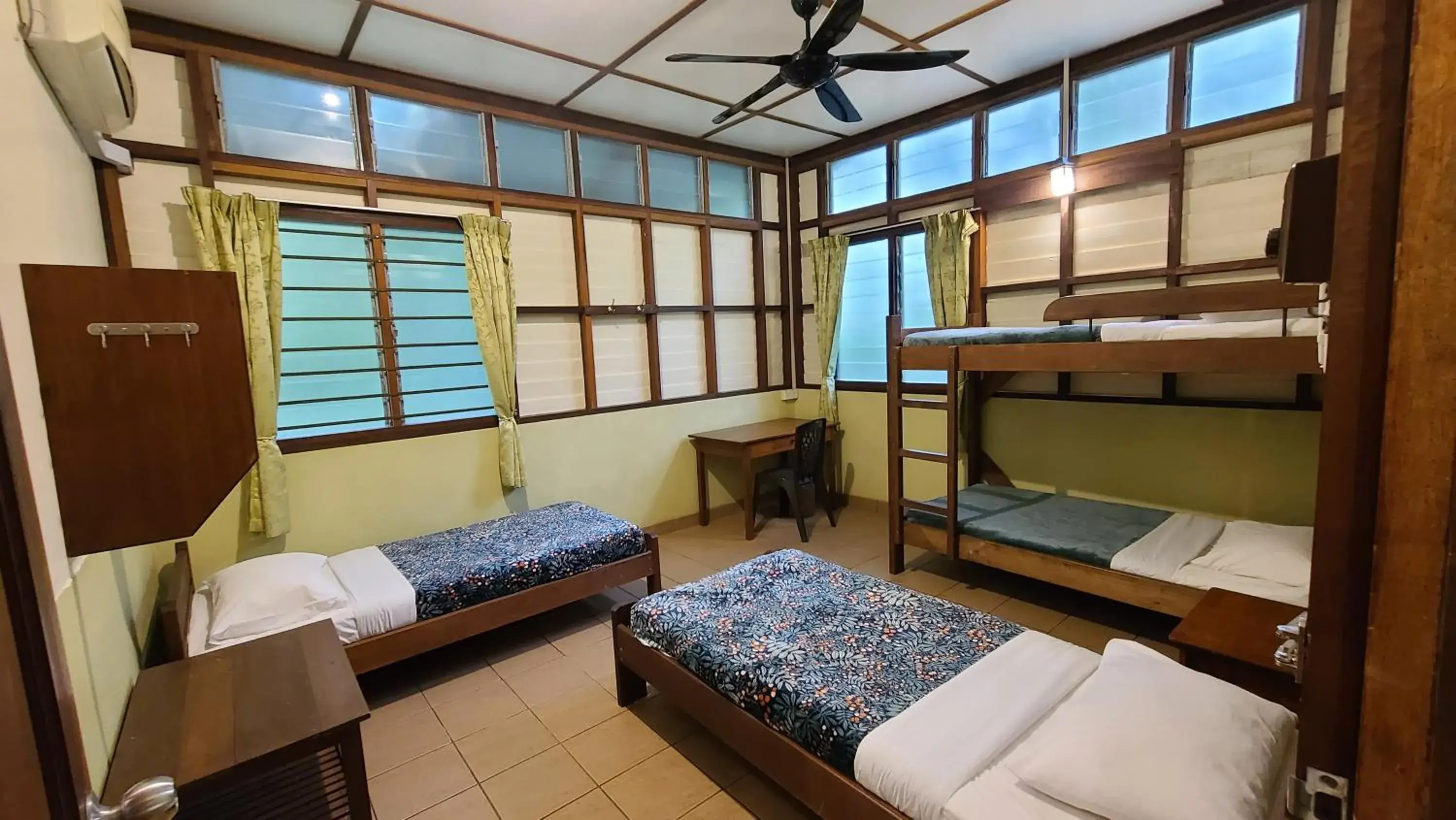 Economy Quadruple Room with Shared Bathroom in Sepilok B&B Economy Quadruple Room with Shared Bathroom in Sepilok B&B