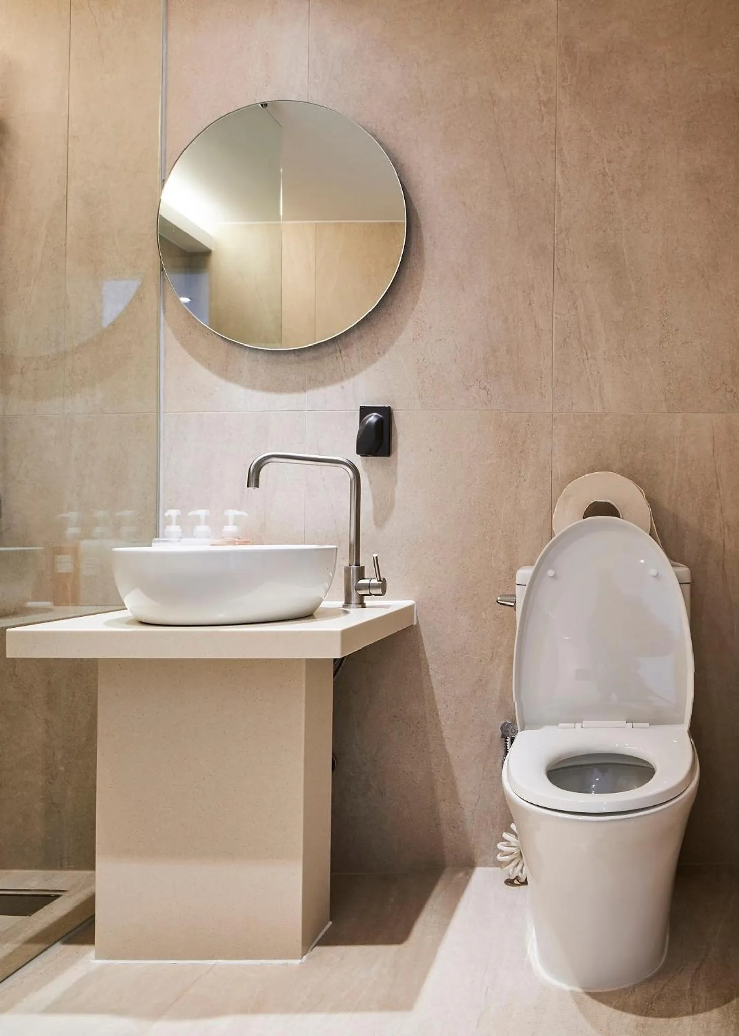 Toilet in Canvas Hostel