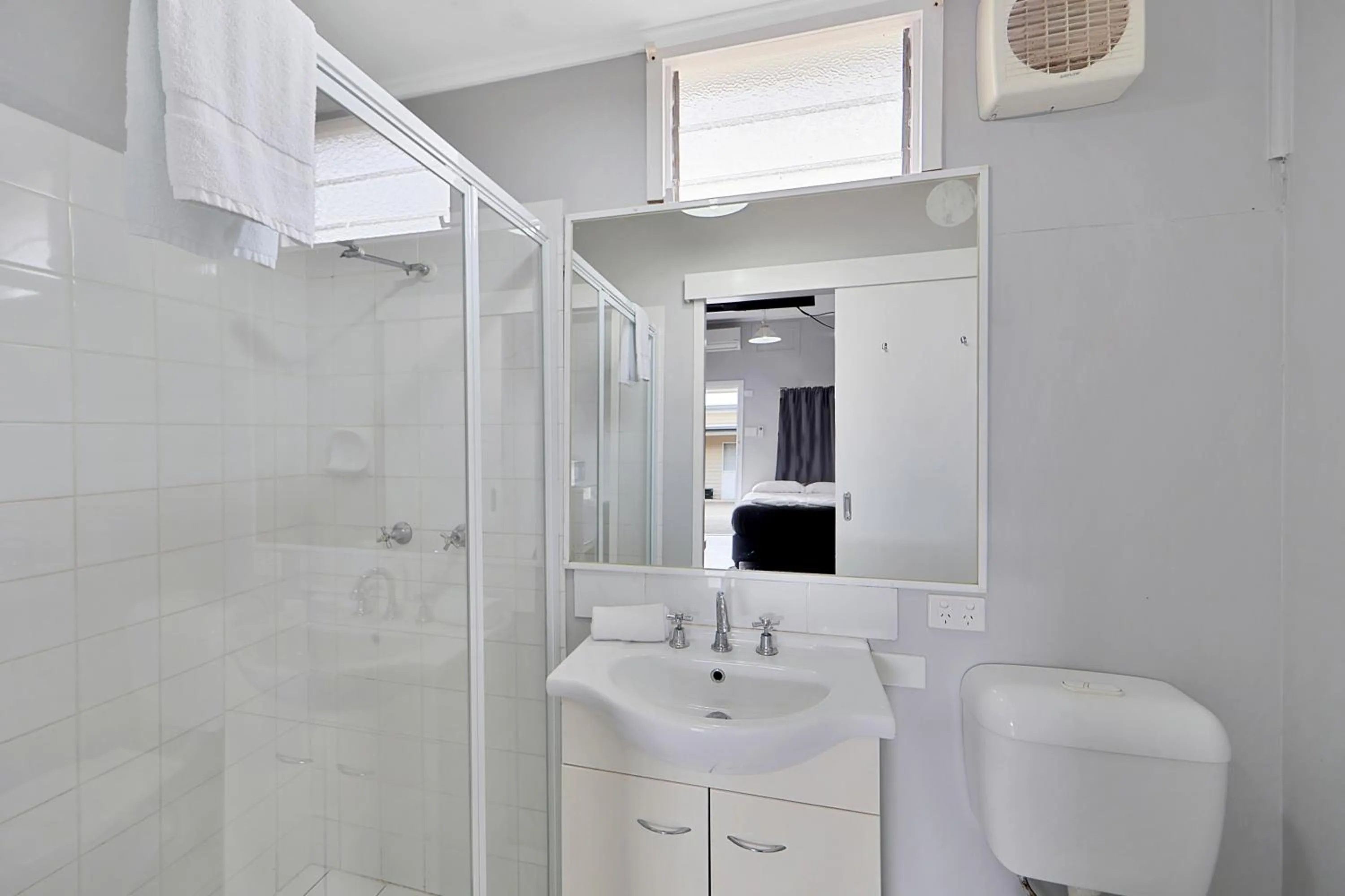 Shower in Ned Kelly's Motel