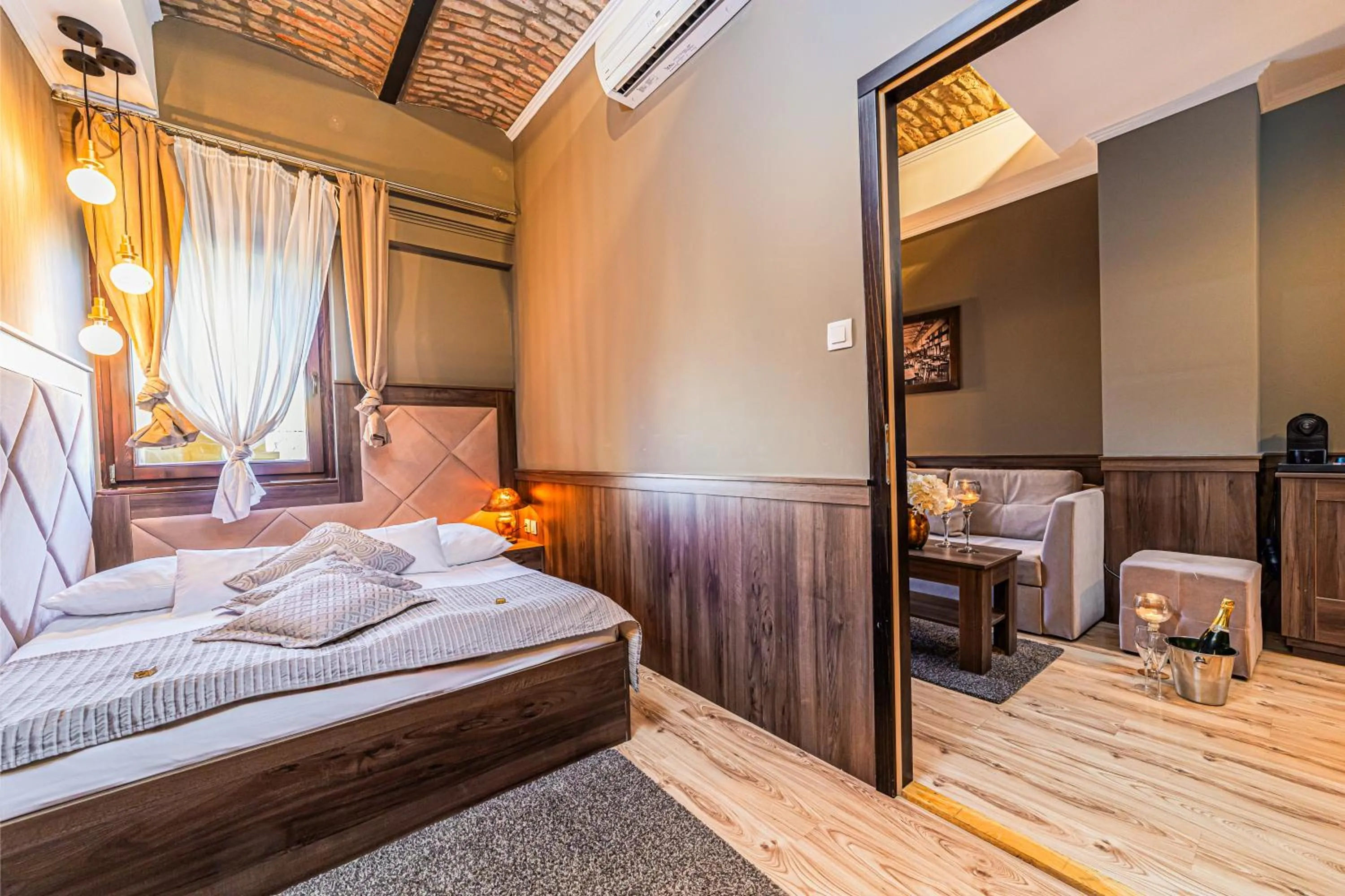 Bedroom, Bed in Komló Hotel Gyula