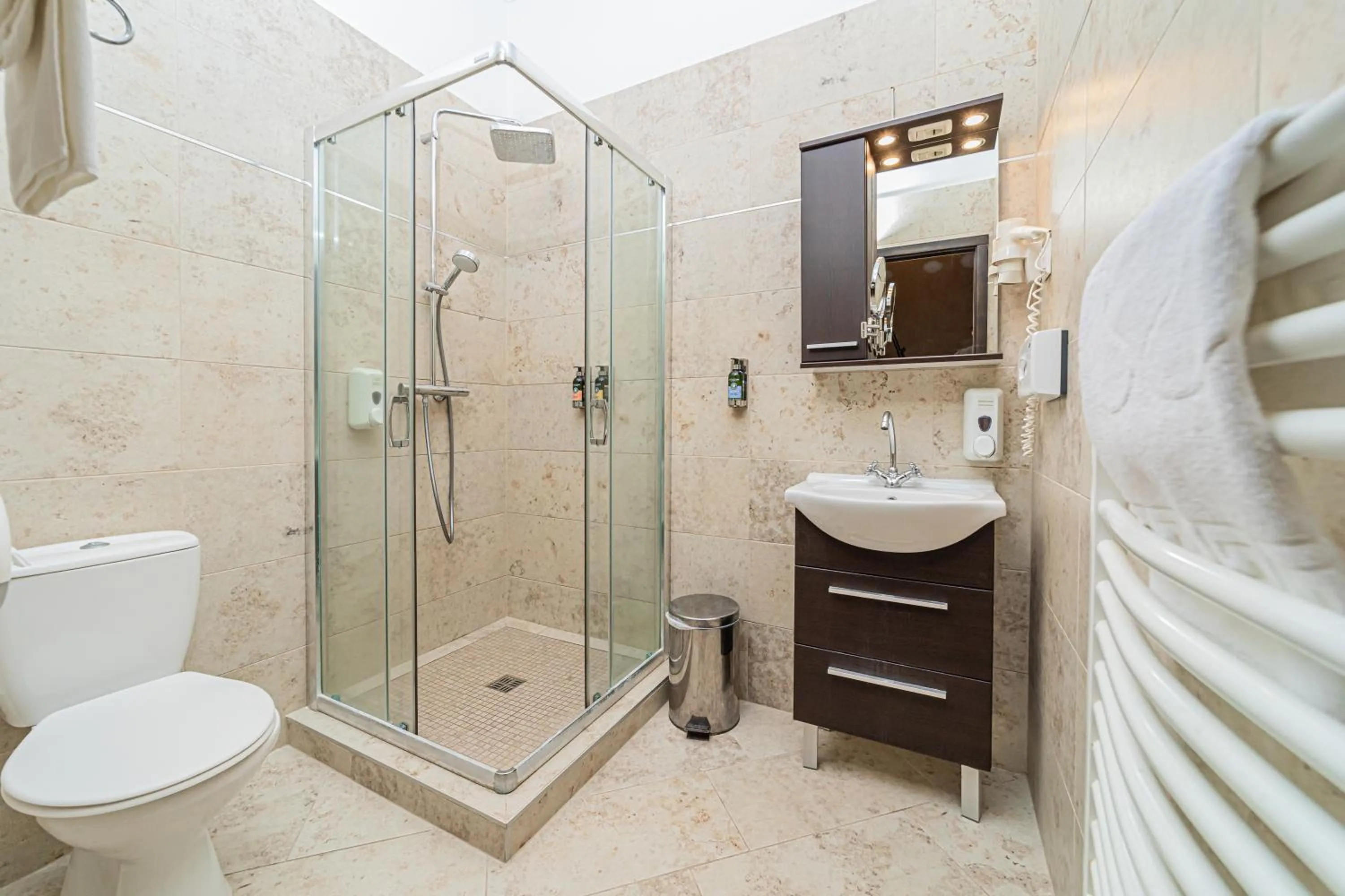 Bathroom in Komló Hotel Gyula