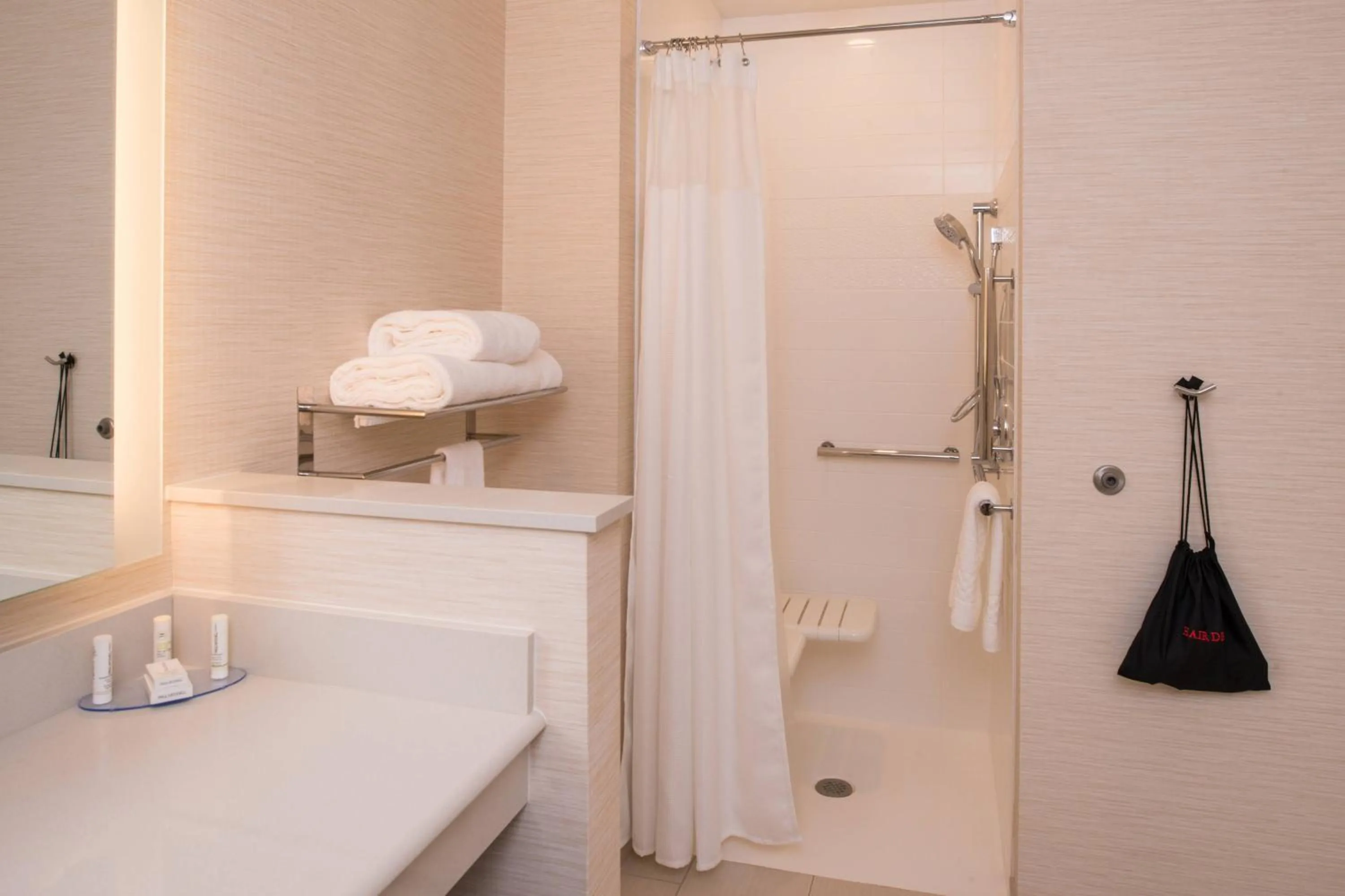 Bathroom in Fairfield Inn & Suites by Marriott Akron Stow