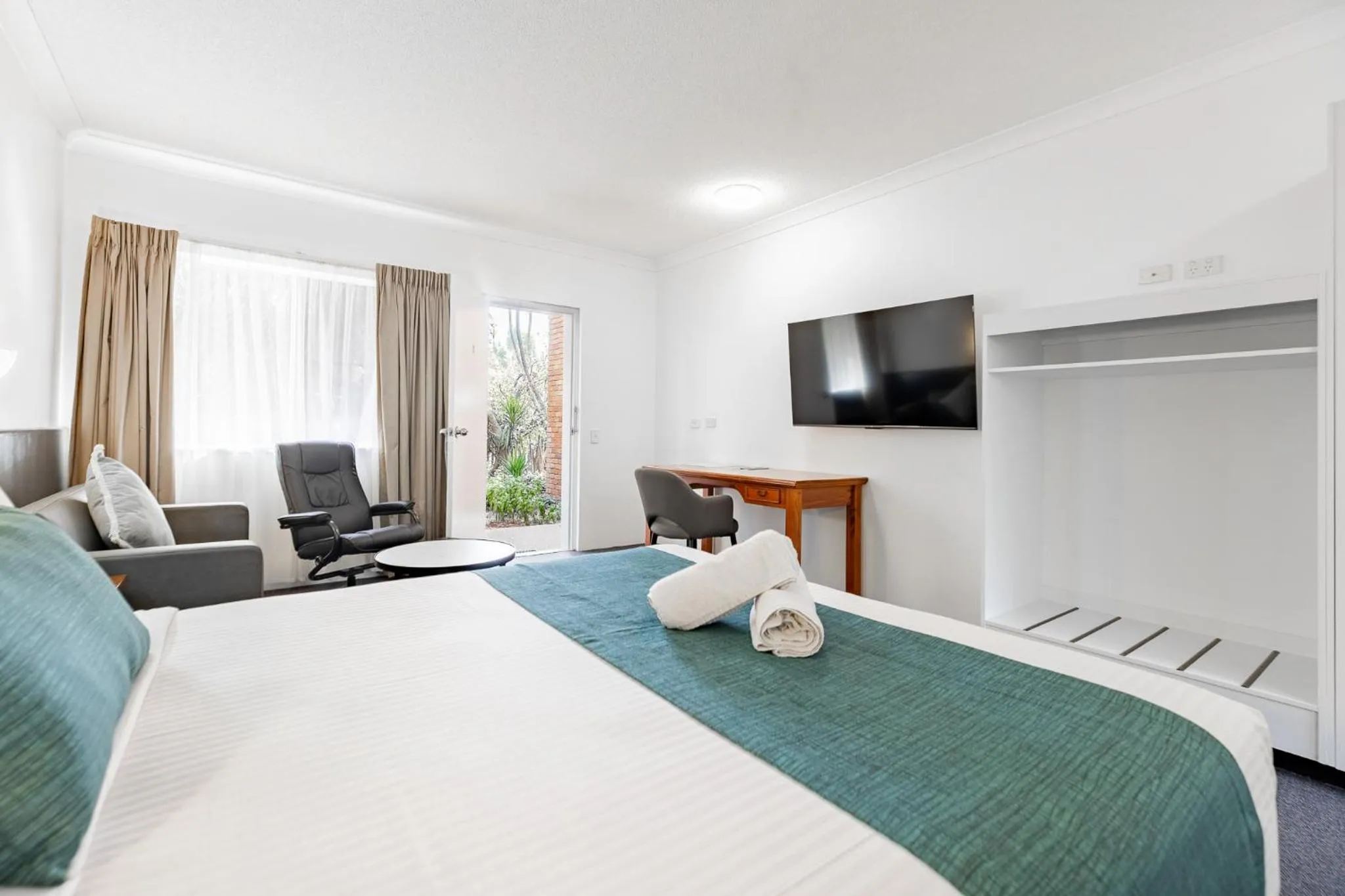 Bedroom, Bed in Maraboon Motor Inn