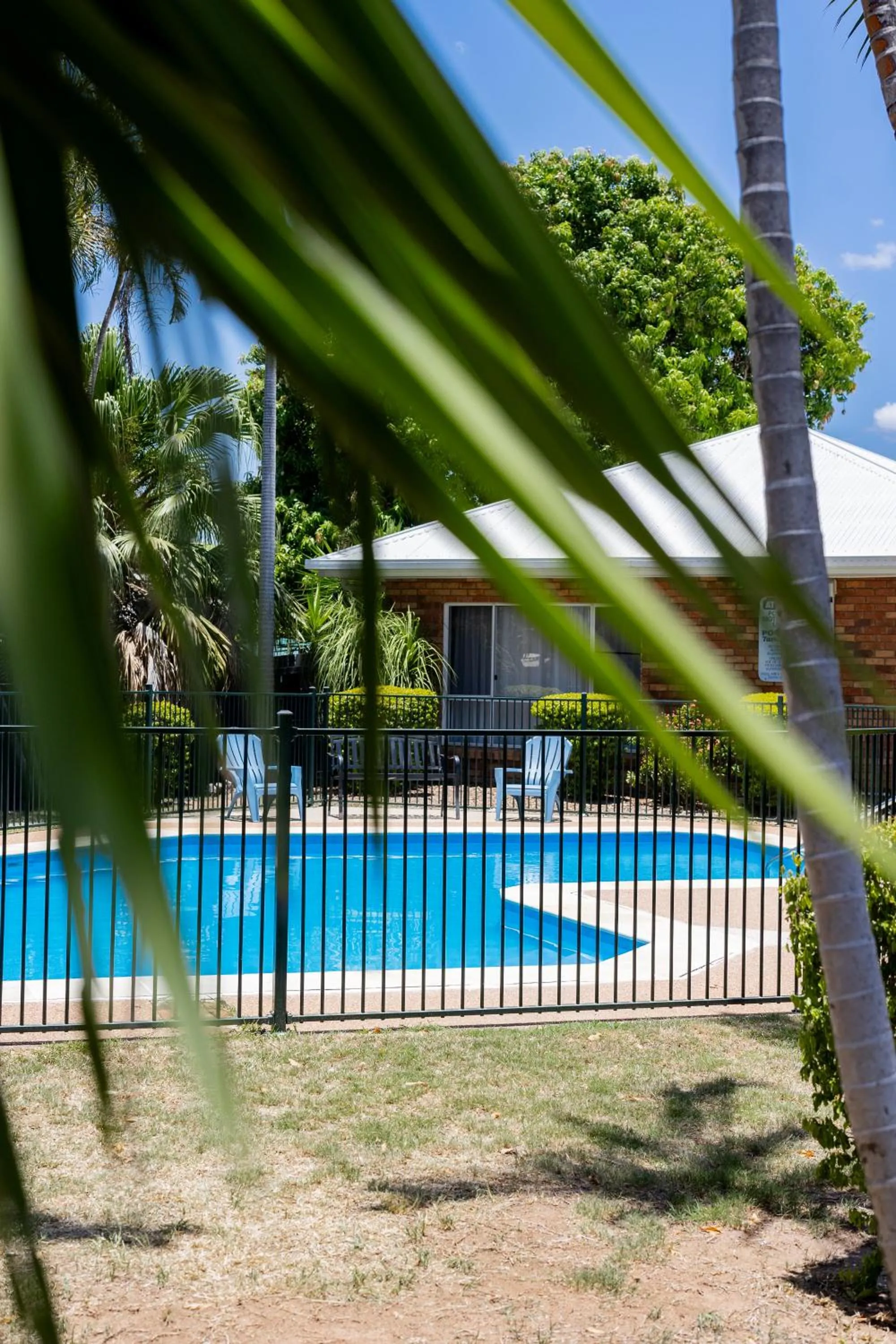 Swimming pool in Maraboon Motor Inn