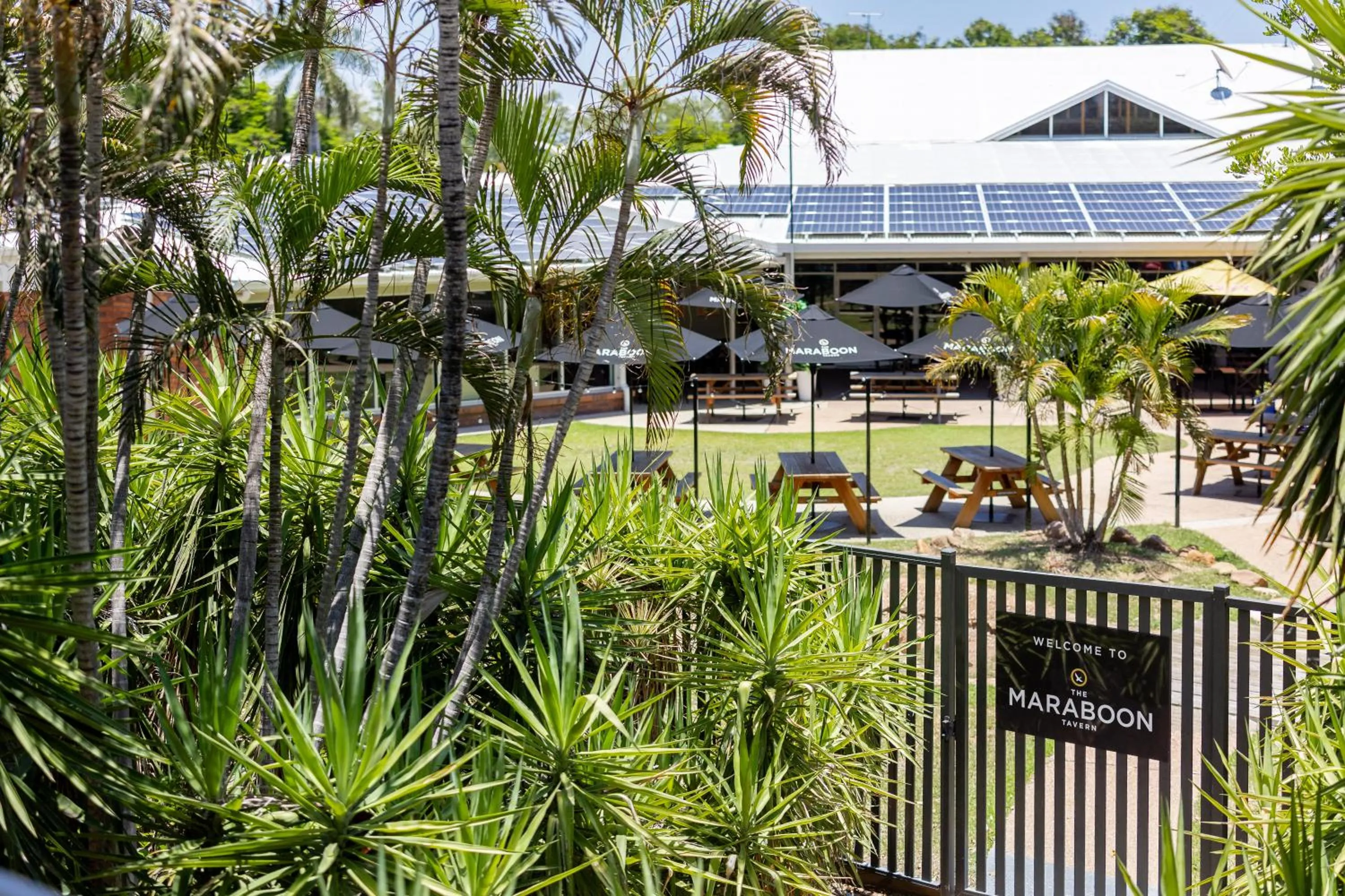 Lounge or bar in Maraboon Motor Inn