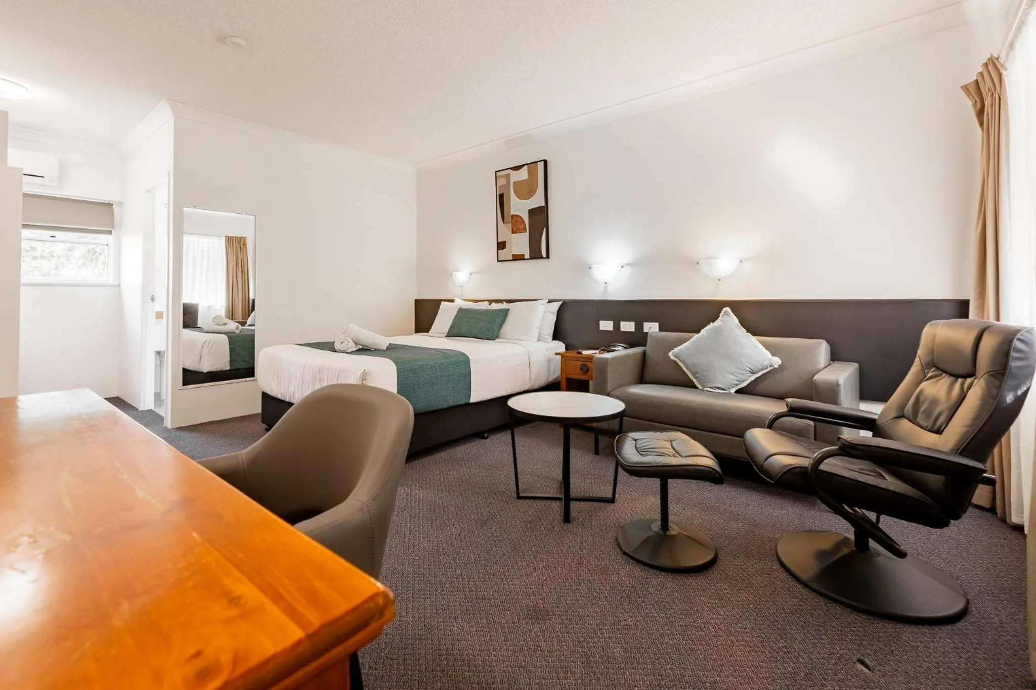 Seating area in Maraboon Motor Inn