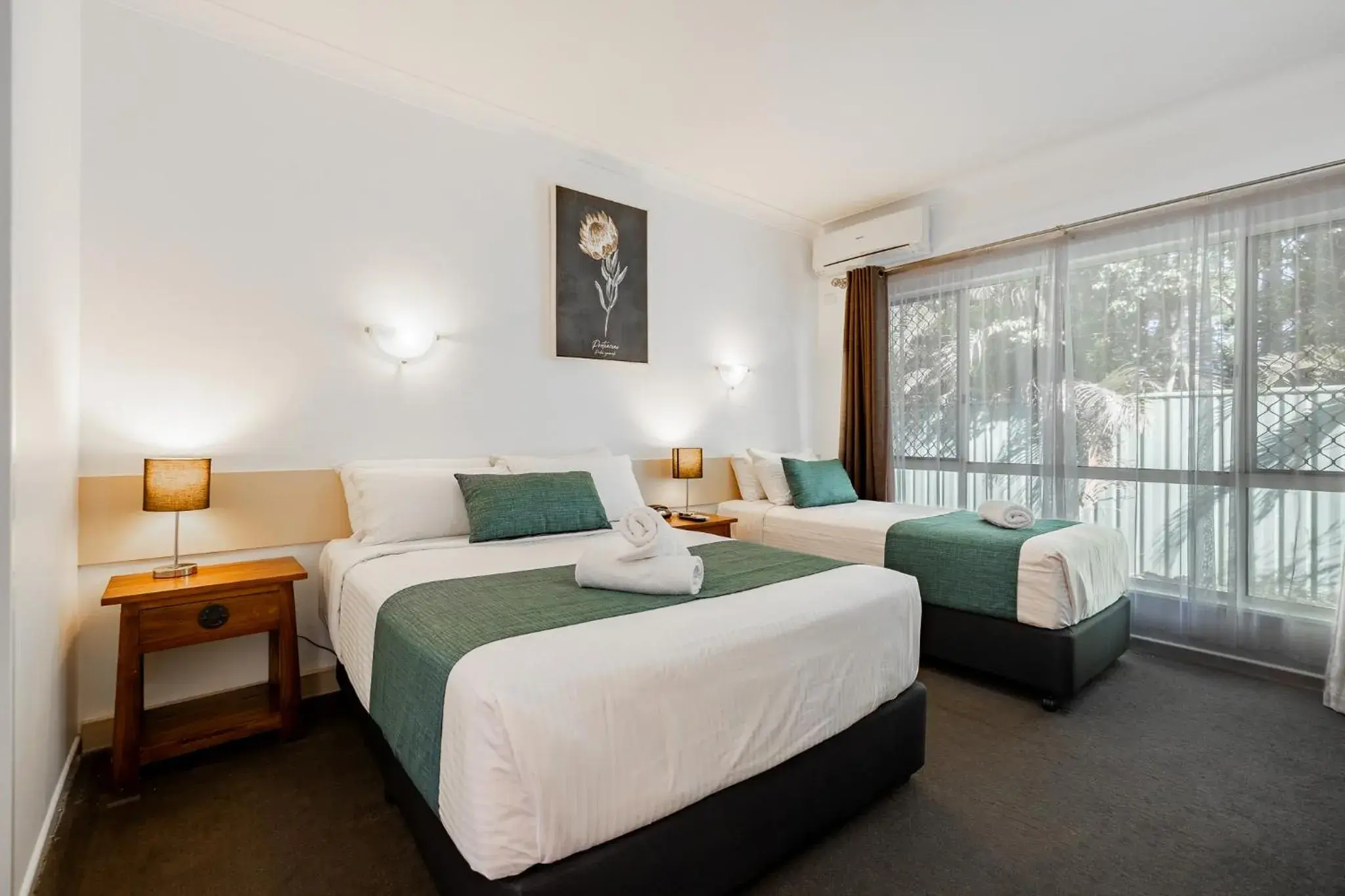 Junior Twin Room in Maraboon Motor Inn Junior Twin Room in Maraboon Motor Inn