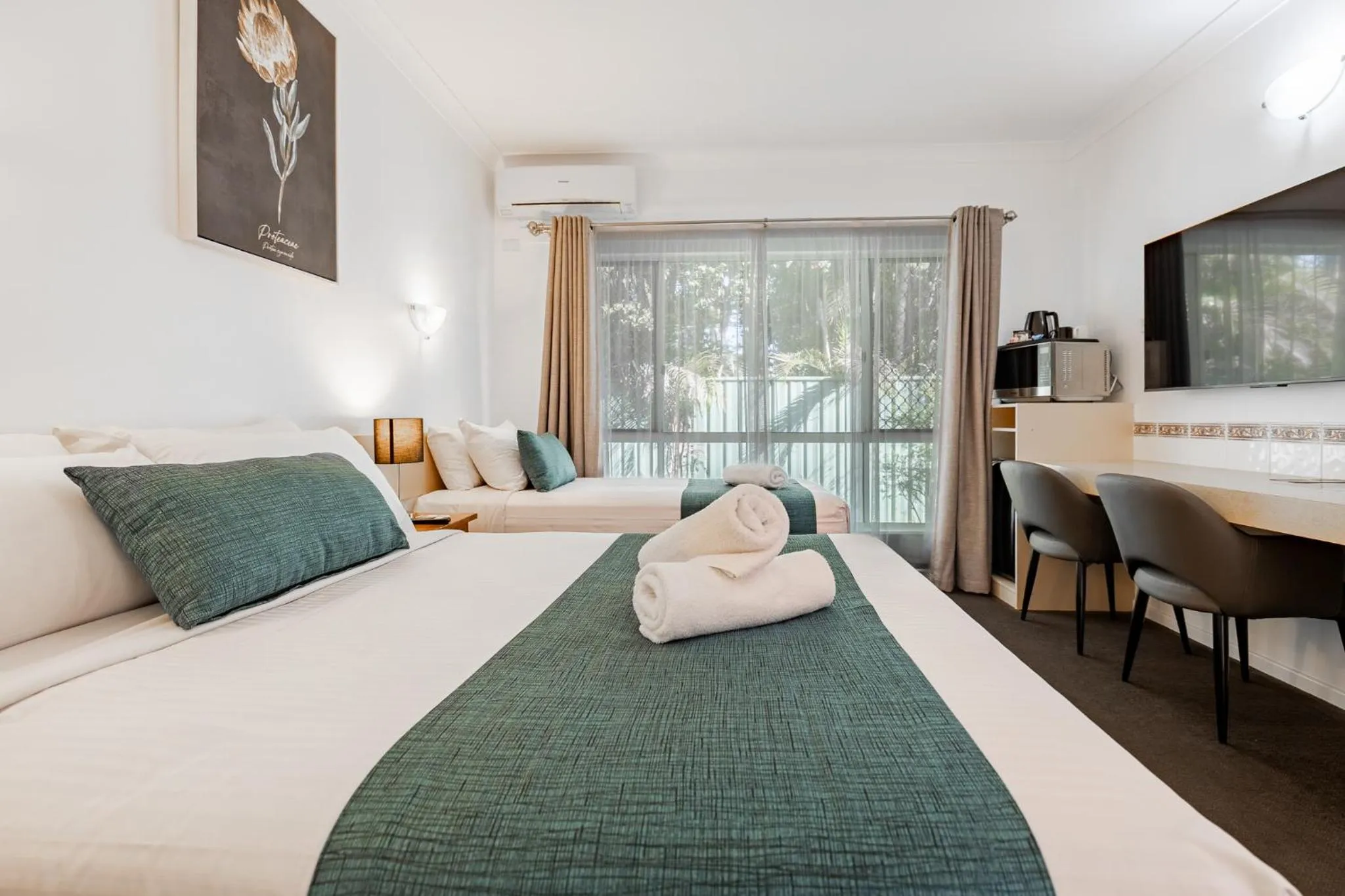 Bedroom, Bed in Maraboon Motor Inn